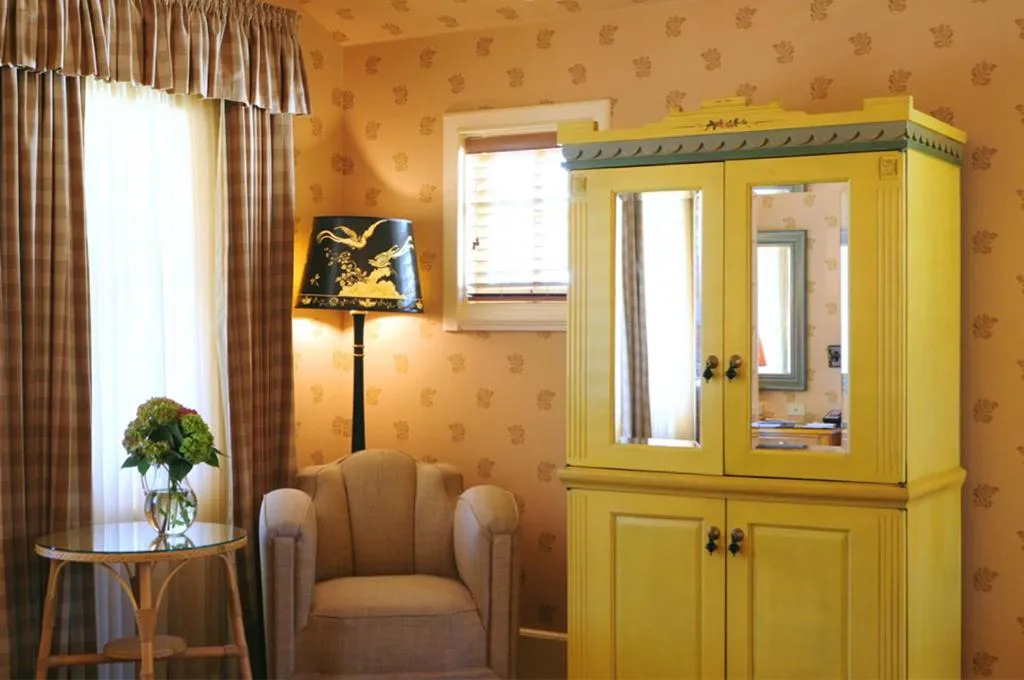 Seating area in Tallman Hotel