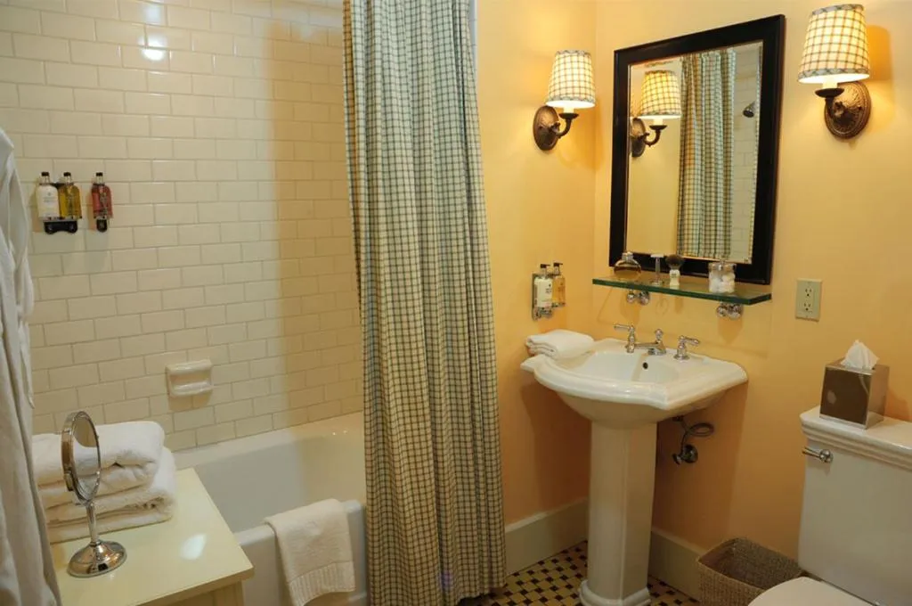 Shower in Tallman Hotel