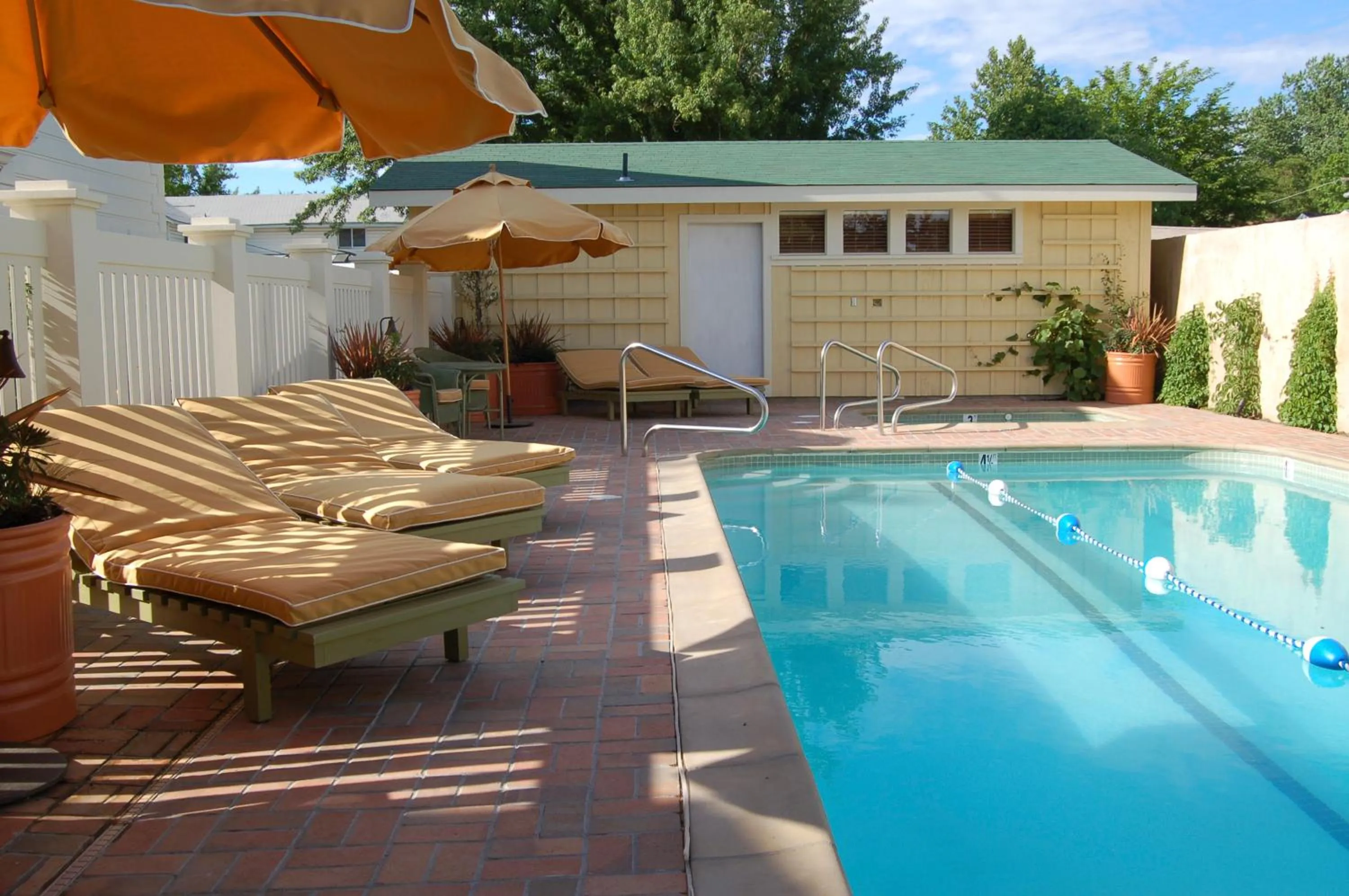 Swimming pool in Tallman Hotel