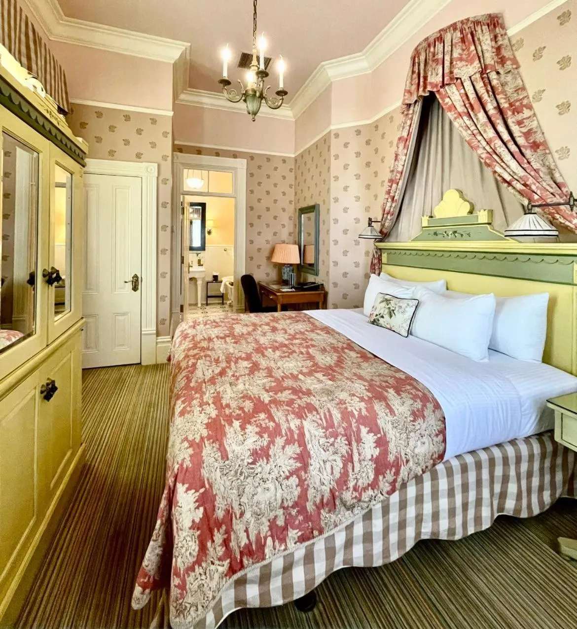 Bed in Tallman Hotel