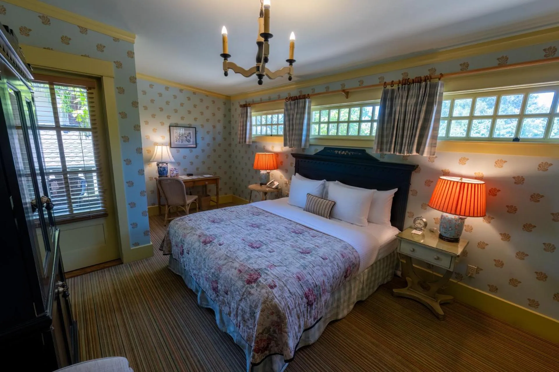 Bedroom, Bed in Tallman Hotel