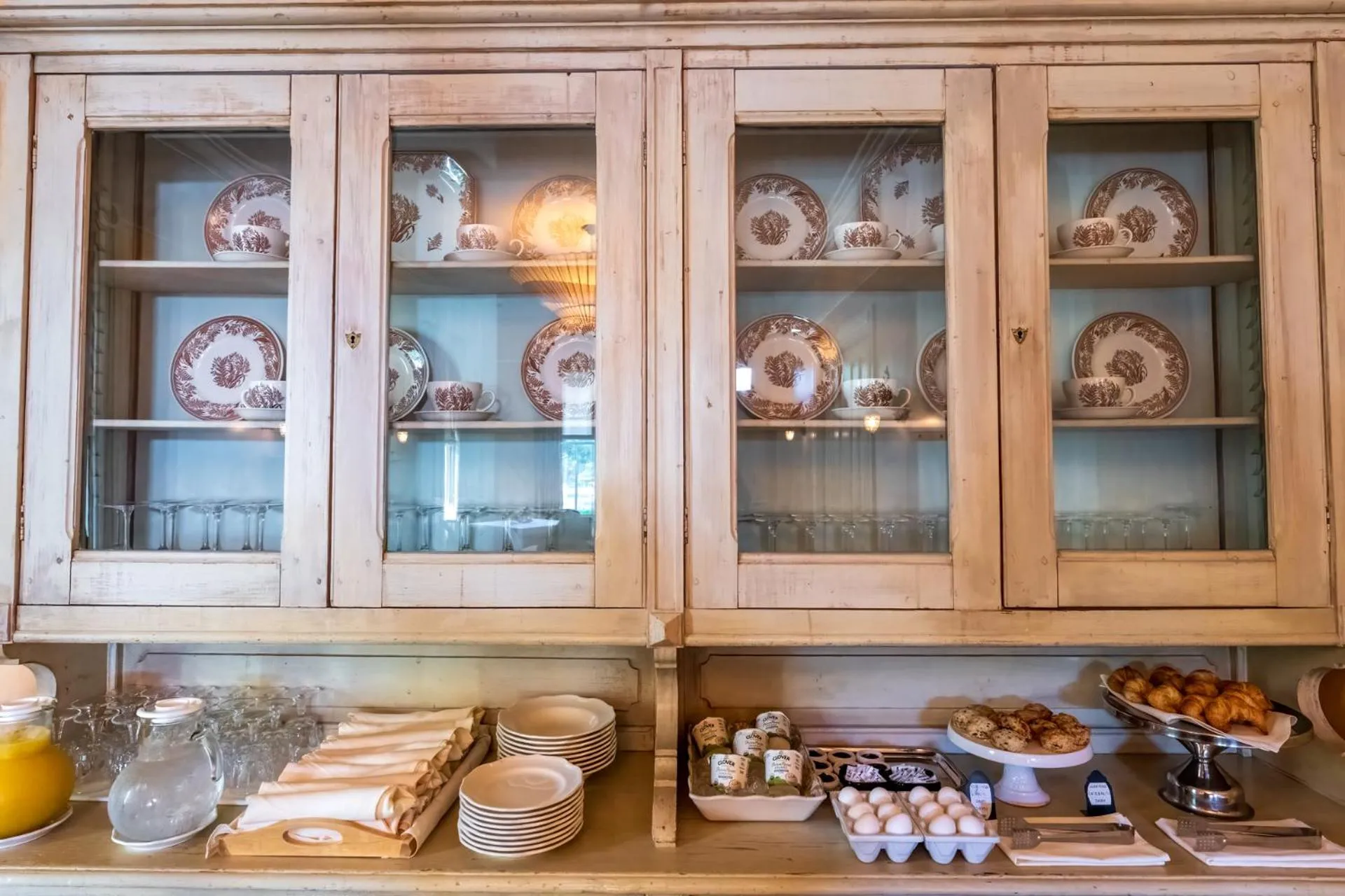 Continental breakfast in Tallman Hotel