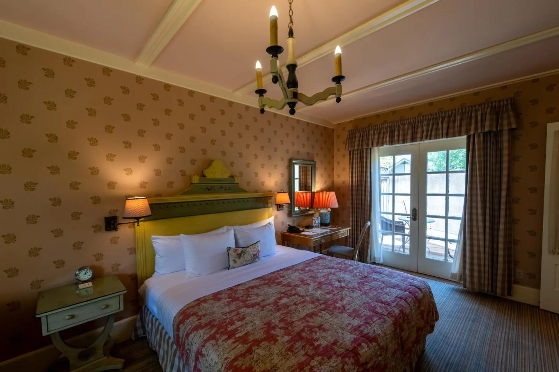 Bed in Tallman Hotel