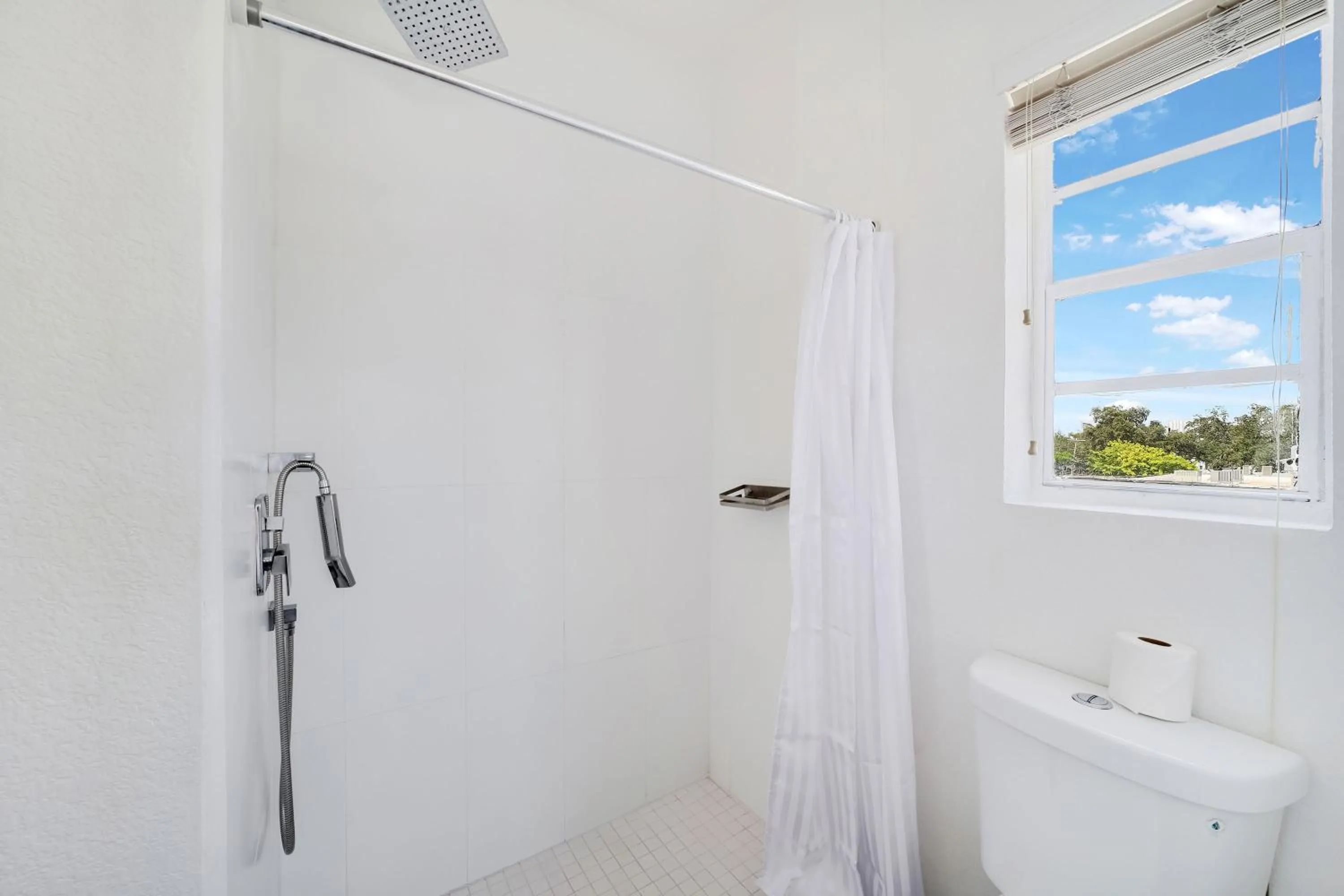 Shower in Treehouse Studio Hotel