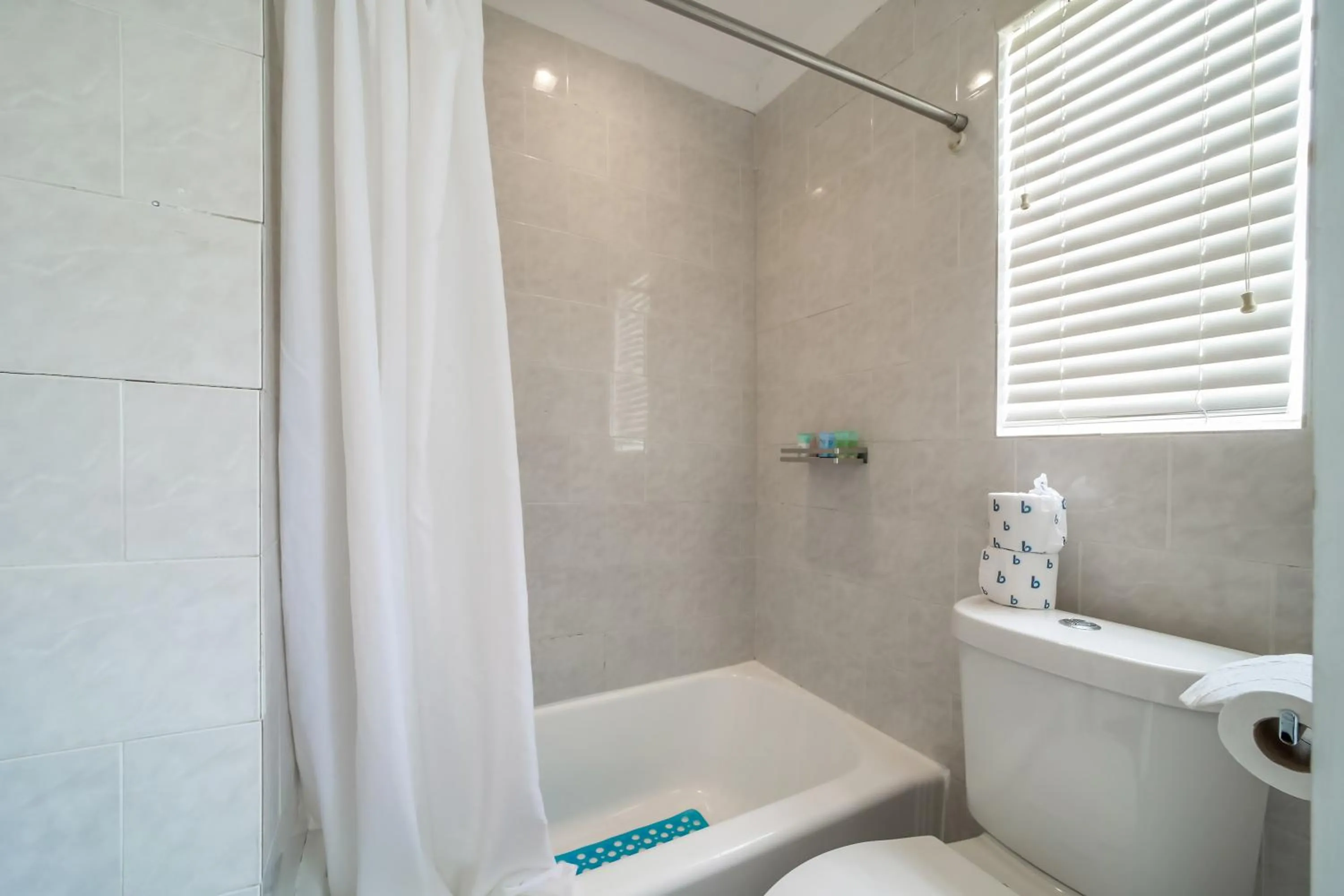 Shower in Treehouse Studio Hotel