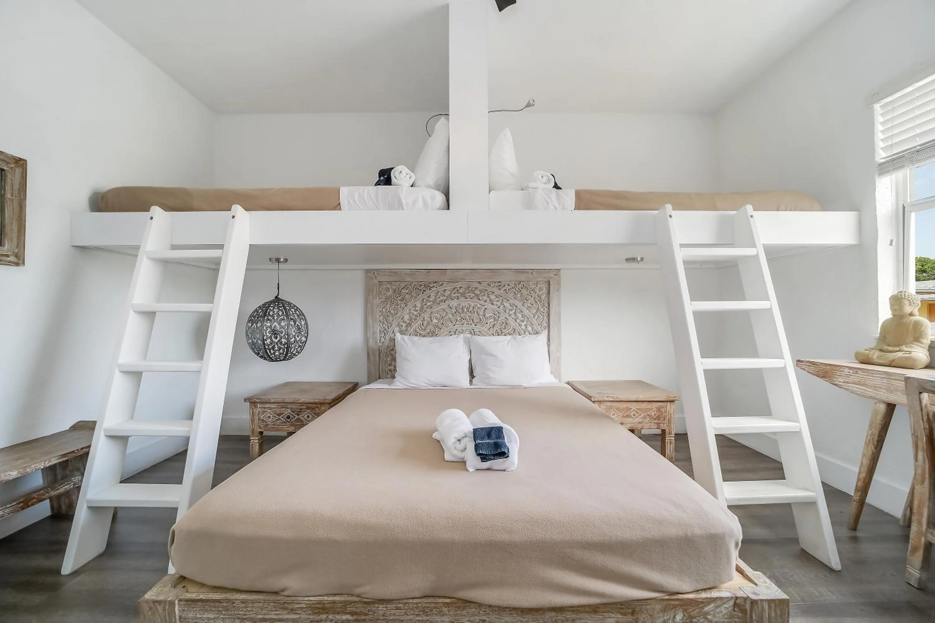 Bed in Treehouse Studio Hotel