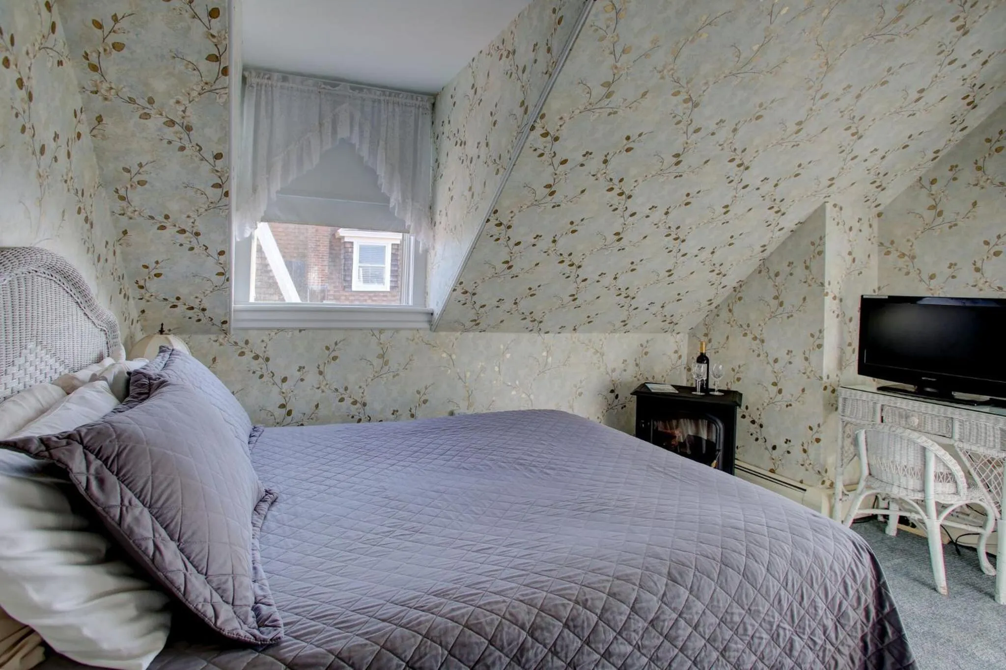 Bed in Luther Ogden Inn