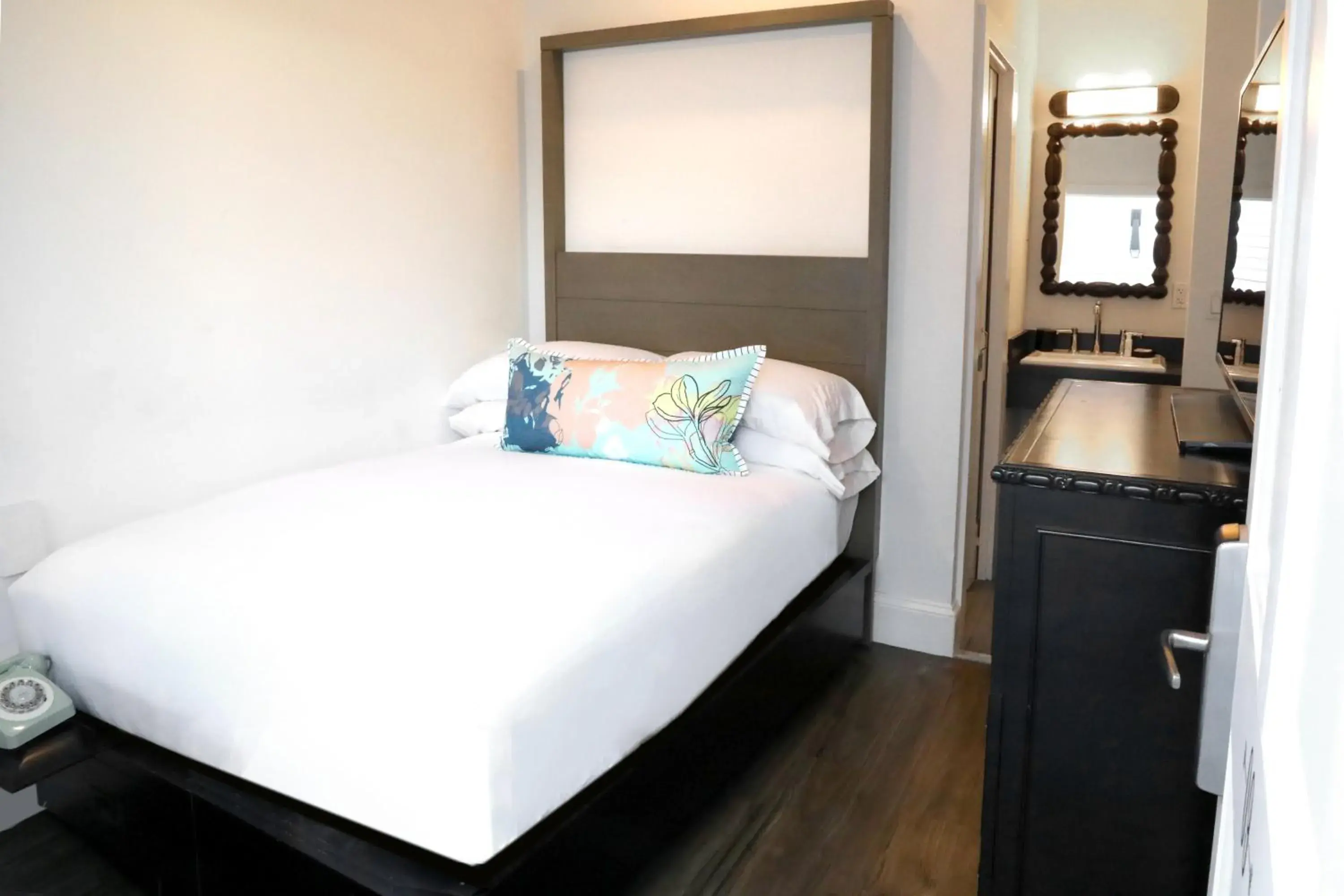 Bed in Fitch Lodge - Key West Historic Inns Bed in Fitch Lodge - Key West Historic Inns