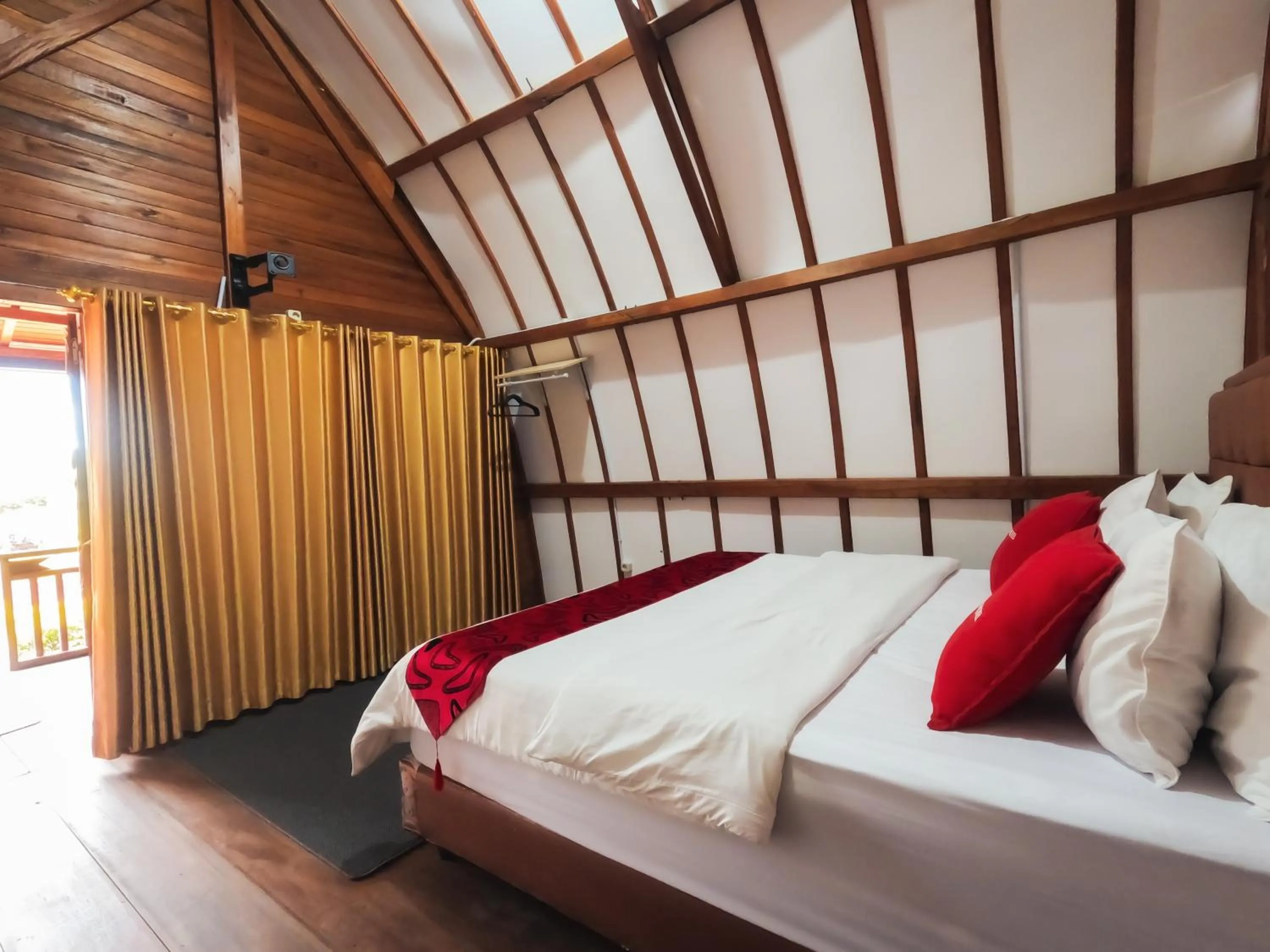 Bed in Noah Hotel Silangit