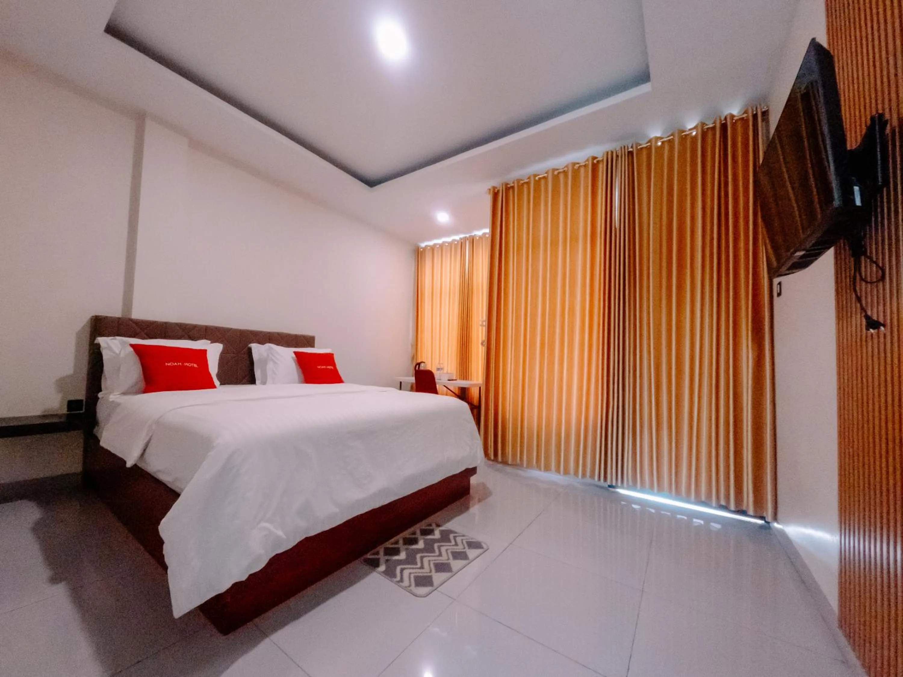 Bed in Noah Hotel Silangit
