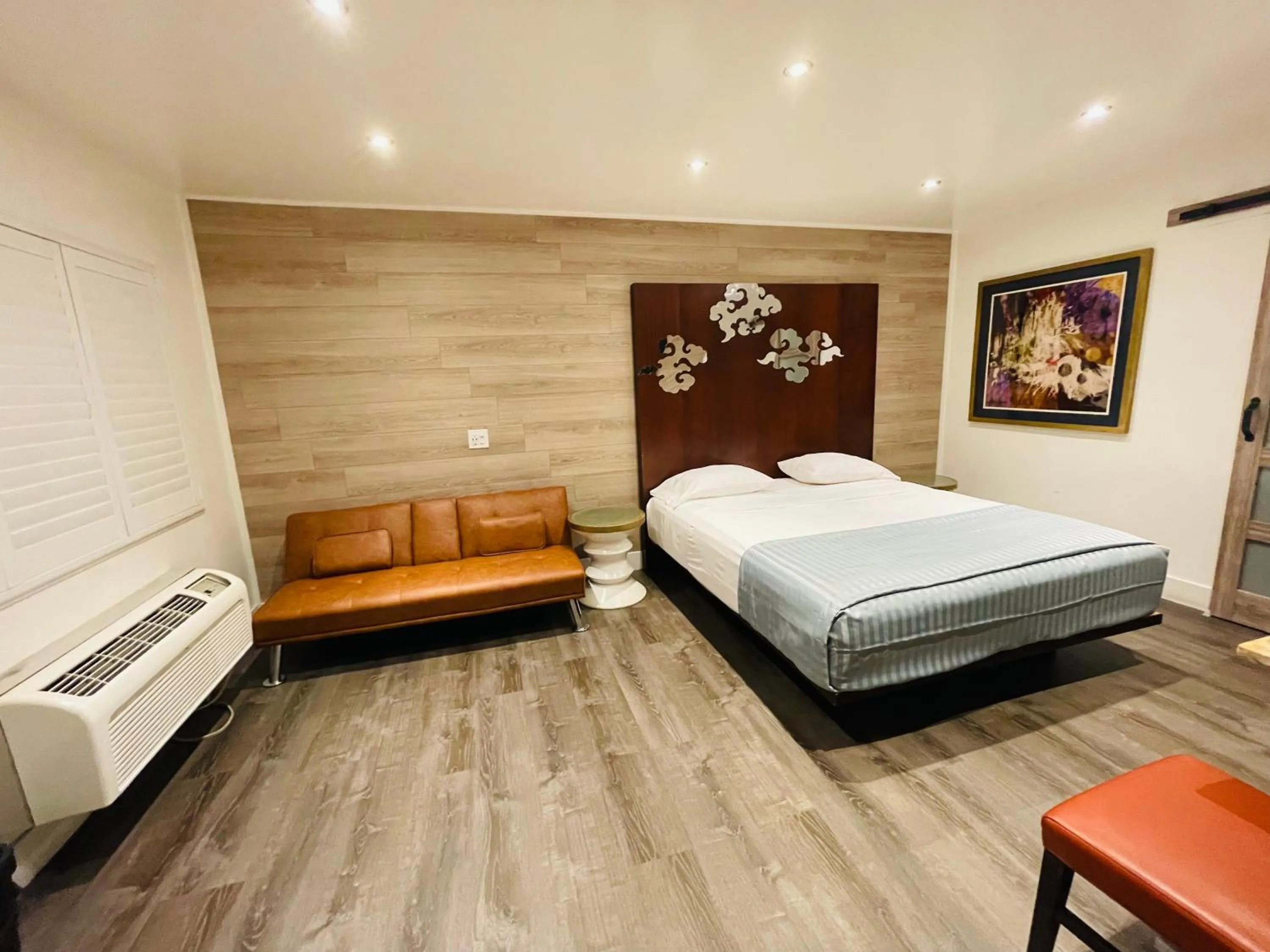 Bed in Casa Blanca Inn - Whittier, Los Angeles