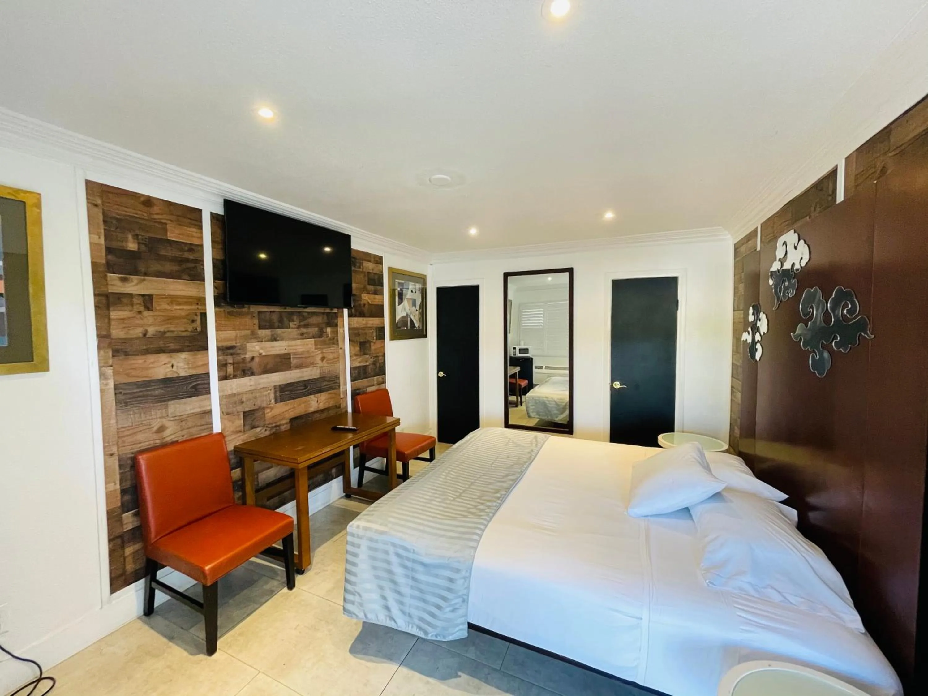 Bed in Casa Blanca Inn - Whittier, Los Angeles