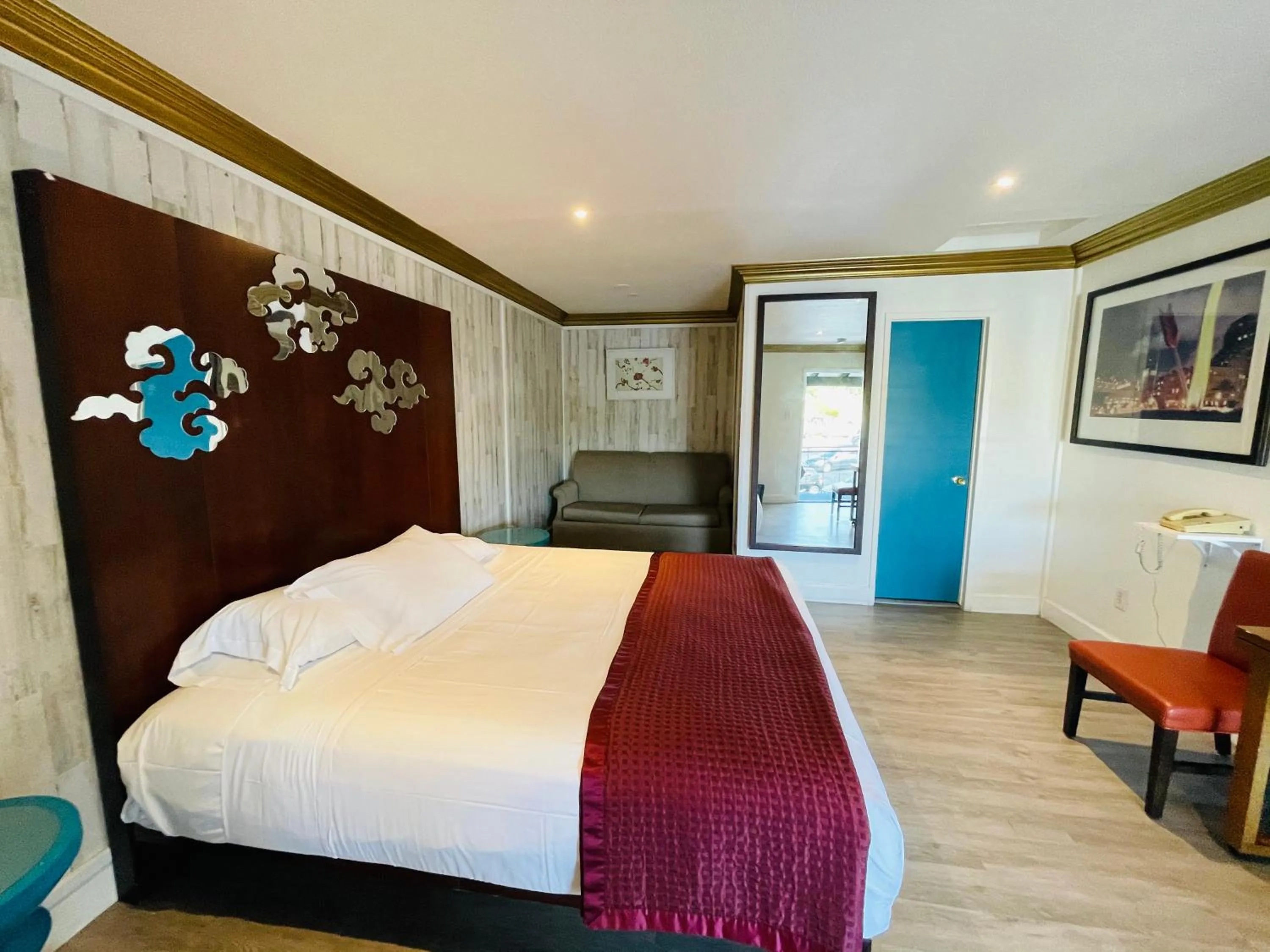 Bed in Casa Blanca Inn - Whittier, Los Angeles