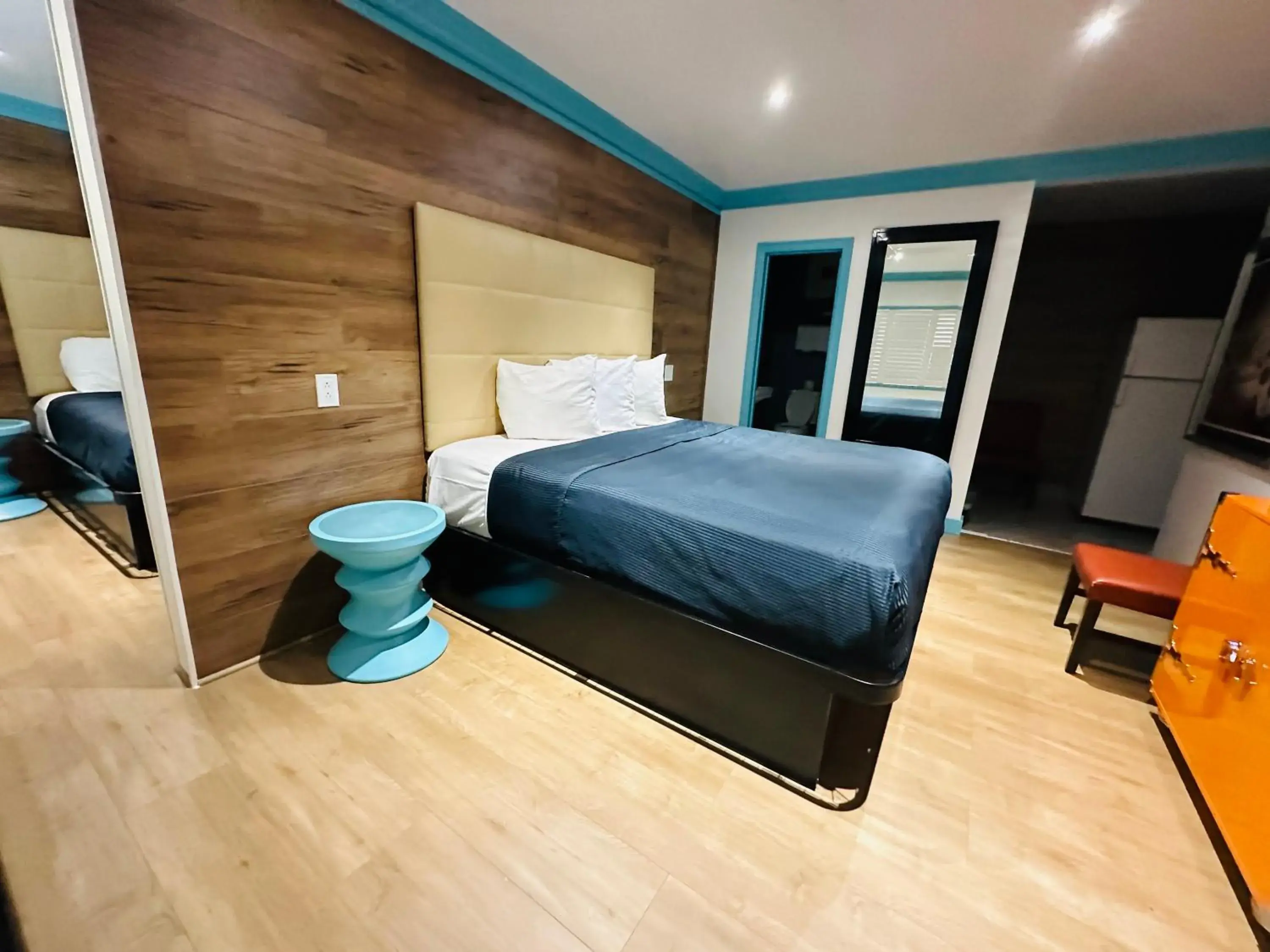 Two-Bedroom Suite in Casa Blanca Inn - Whittier, Los Angeles Two-Bedroom Suite in Casa Blanca Inn - Whittier, Los Angeles