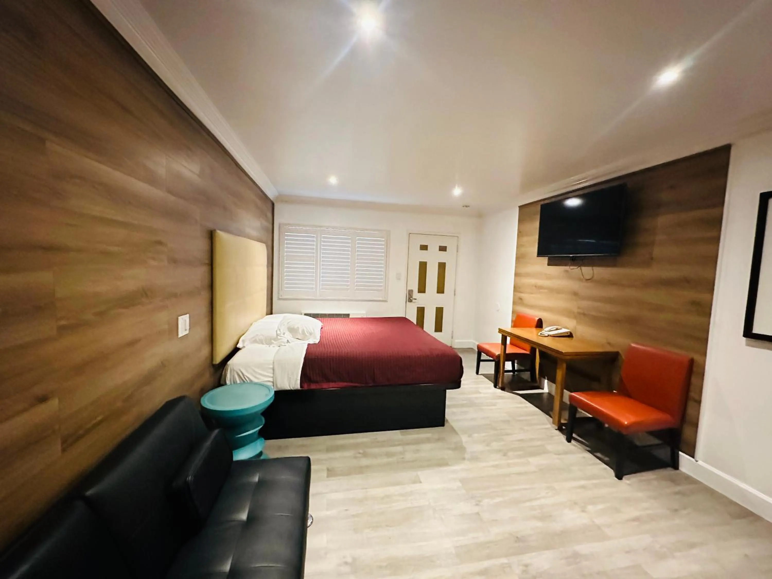 Bed in Casa Blanca Inn - Whittier, Los Angeles