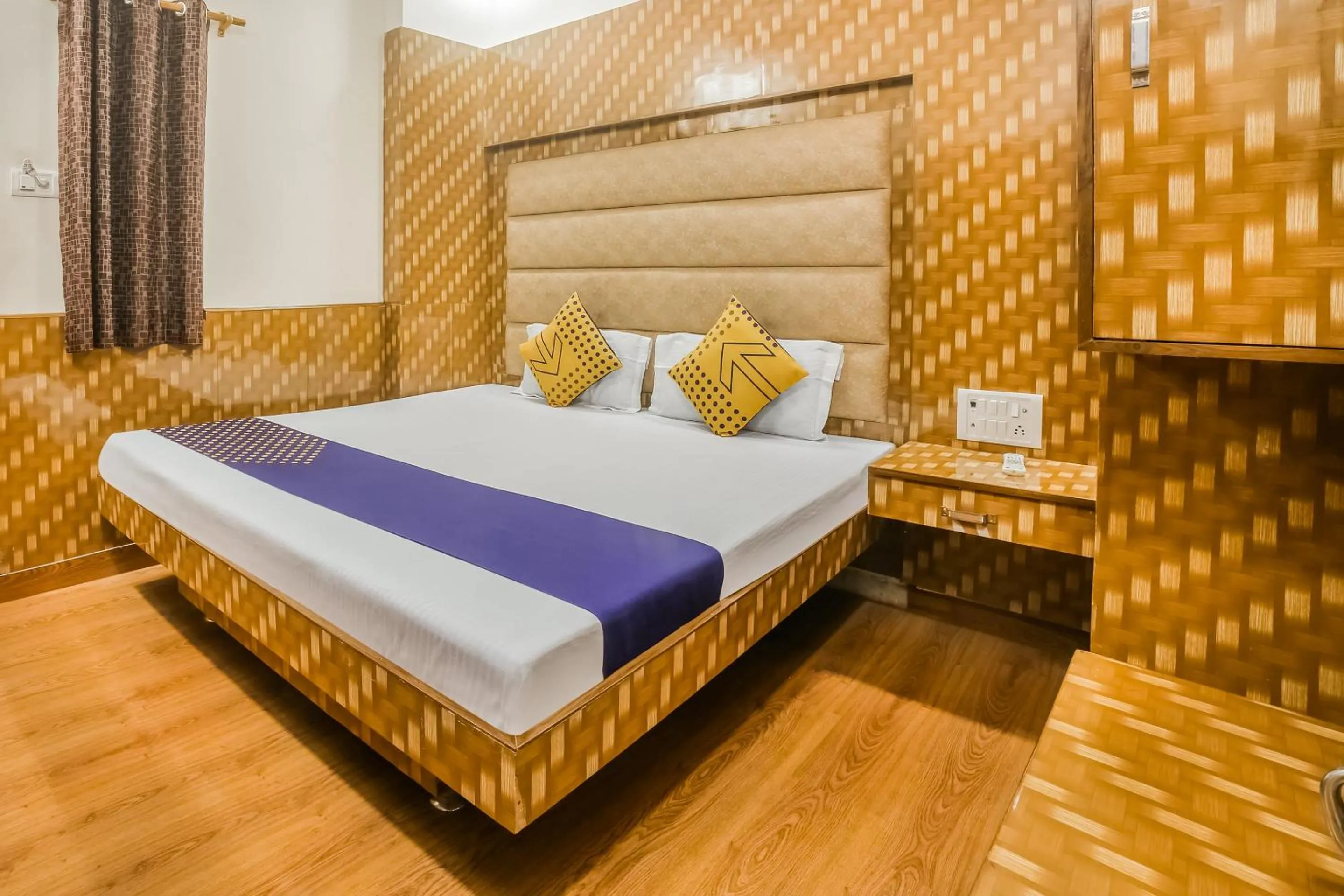 Bathroom, Bed in Hotel Silver Palace
