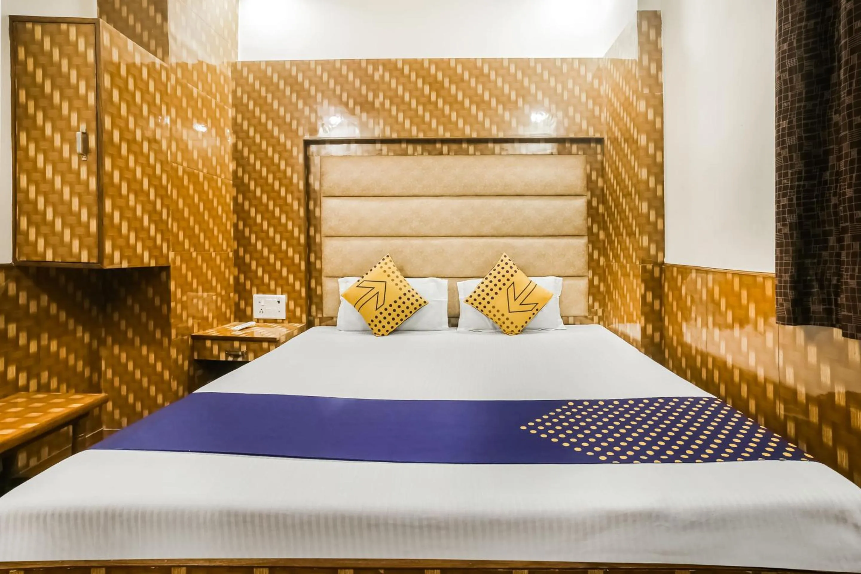 Bedroom, Bed in Hotel Silver Palace