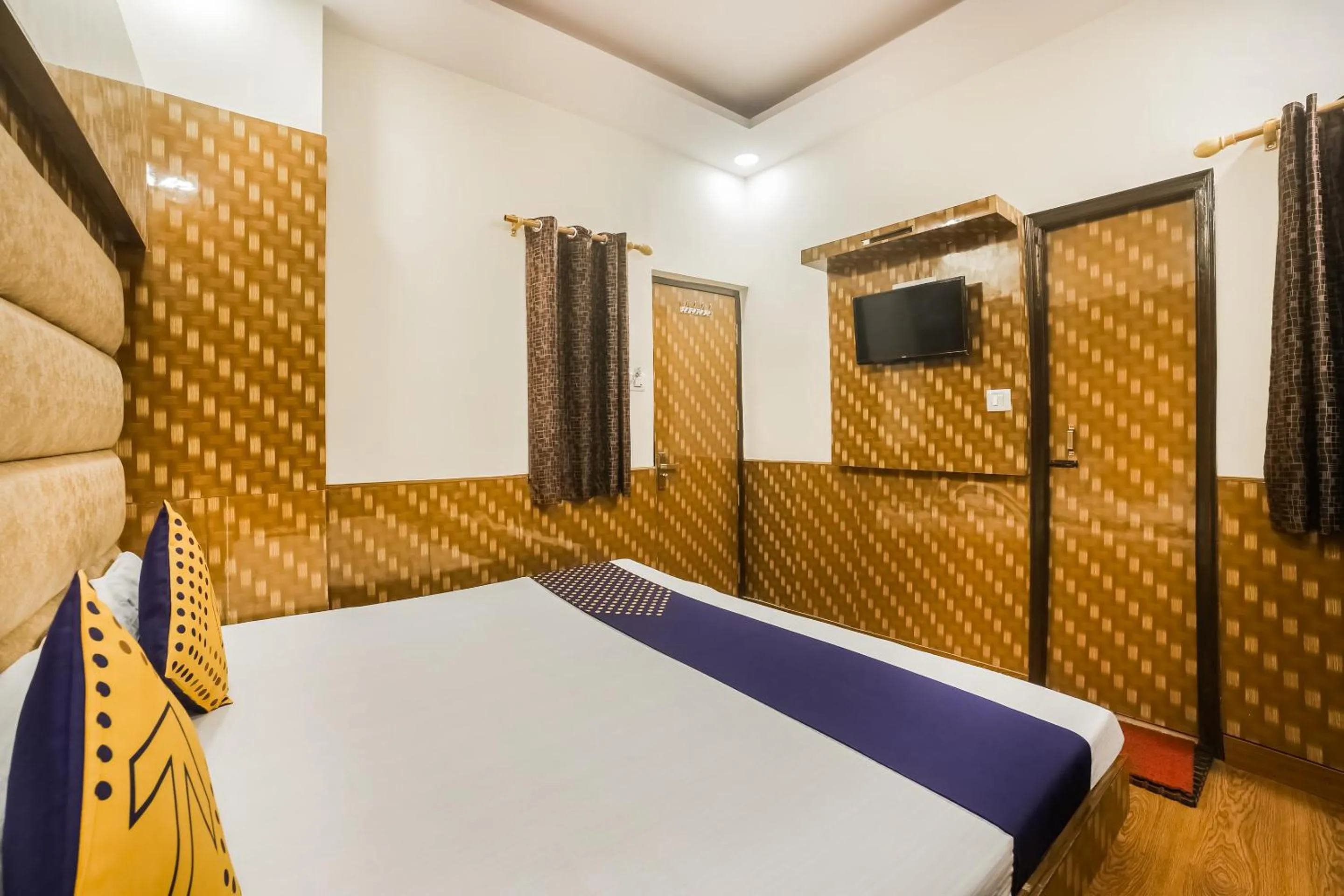 Bedroom, Bed in Hotel Silver Palace