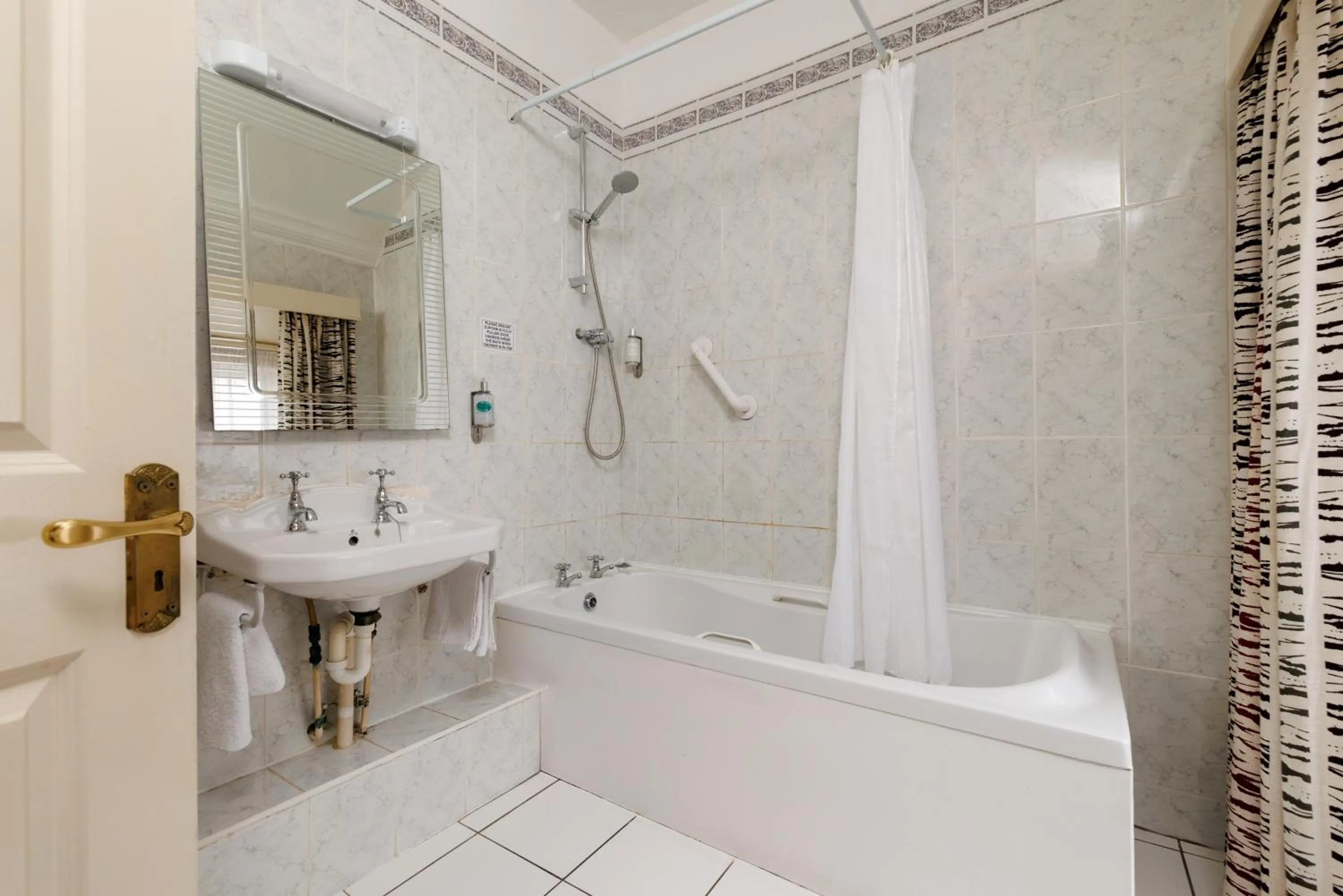 Bathroom in Club House Hotel Kilkenny