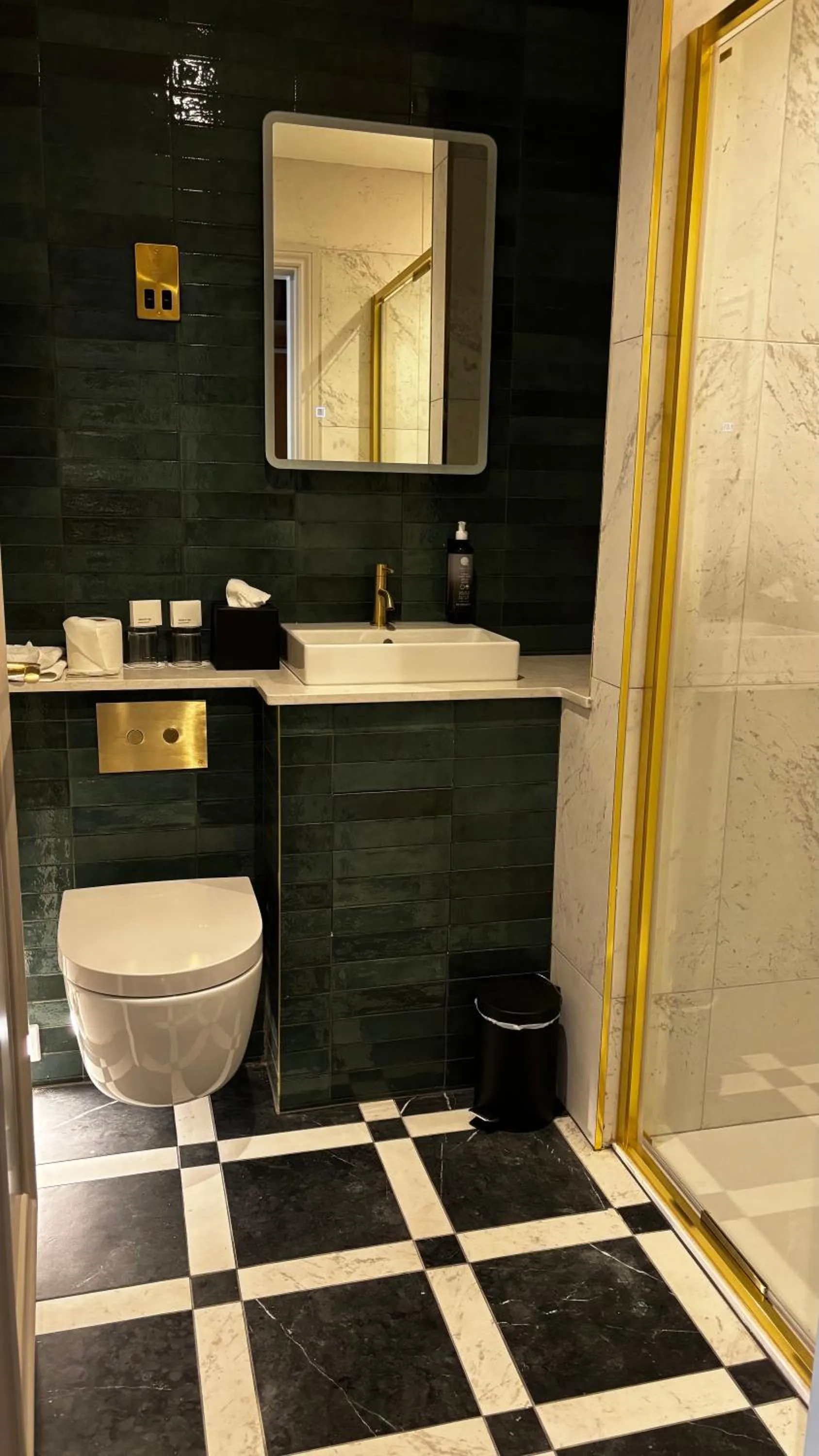 Bathroom in Club House Hotel Kilkenny