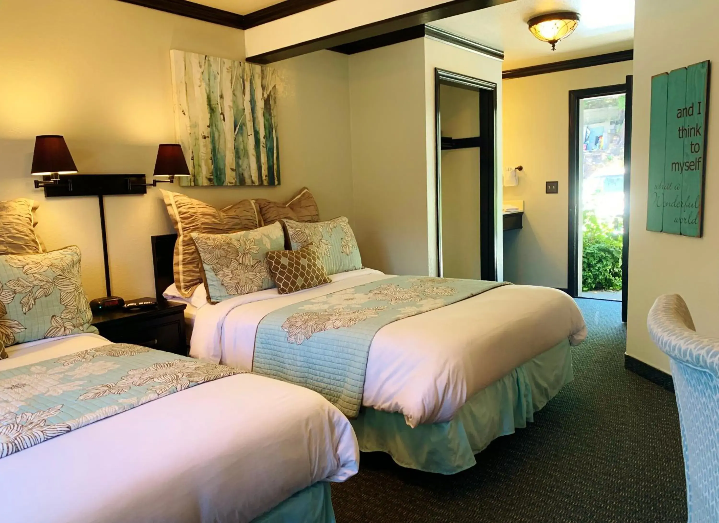 Photo of the whole room, Bed in The North Shore Inn Photo of the whole room, Bed in The North Shore Inn