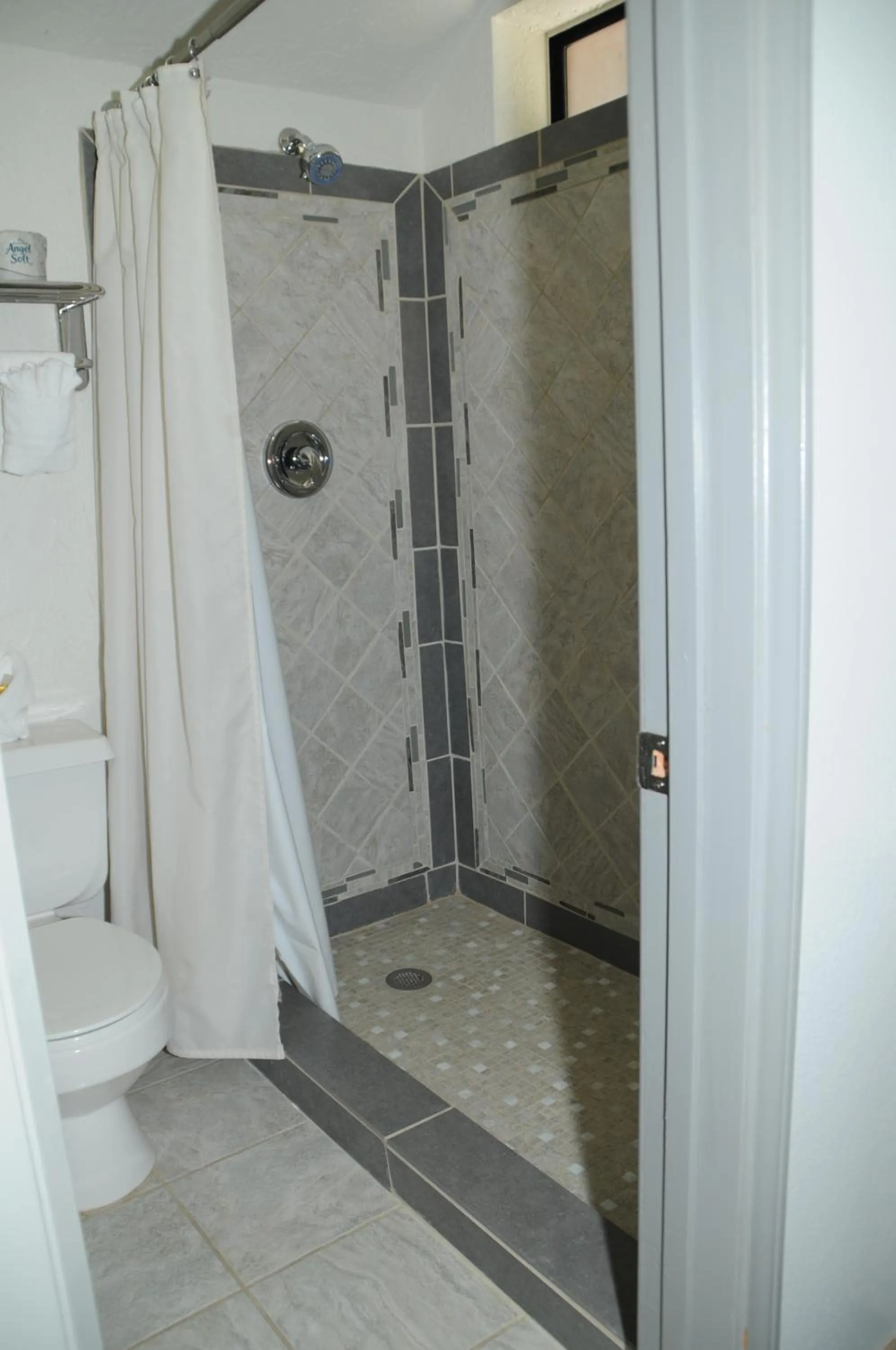 Shower in The North Shore Inn