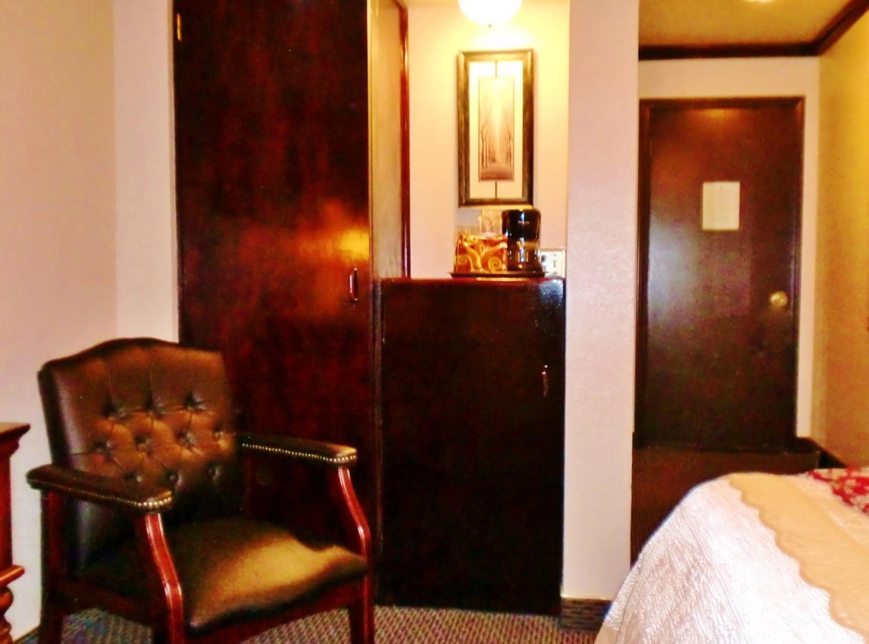 Coffee/tea facilities, Bed in The North Shore Inn