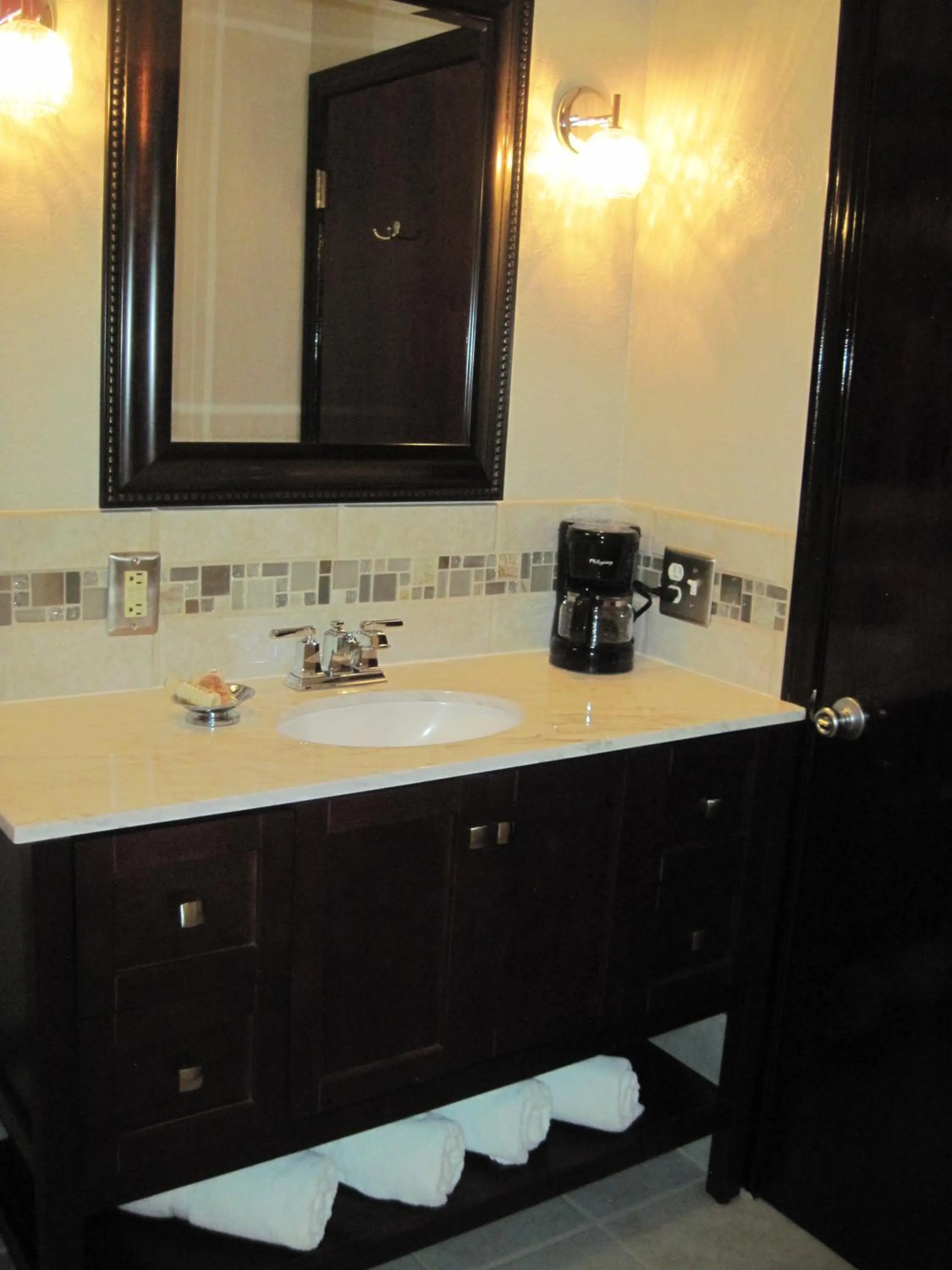 Bathroom in The North Shore Inn