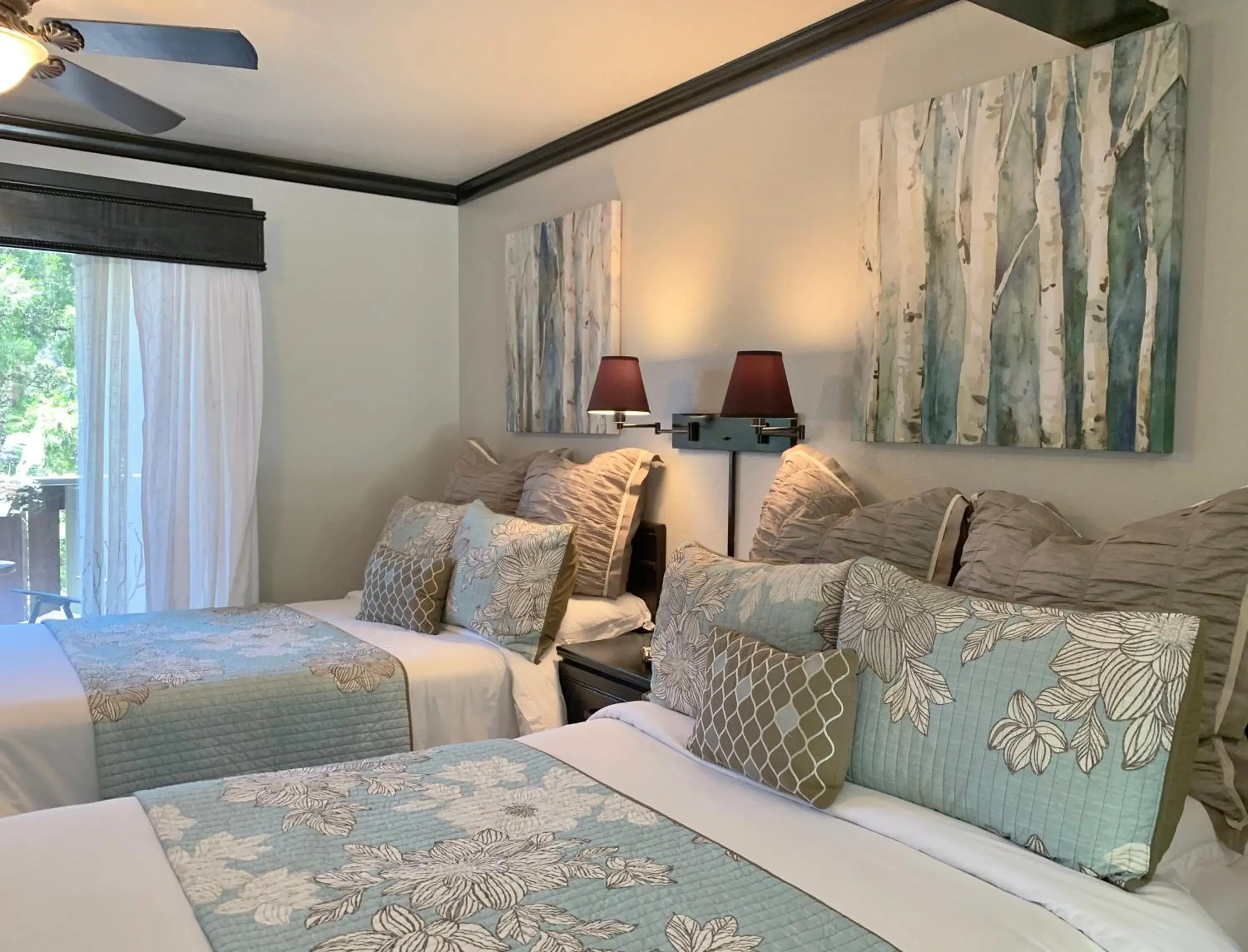 Photo of the whole room, Bed in The North Shore Inn Photo of the whole room, Bed in The North Shore Inn