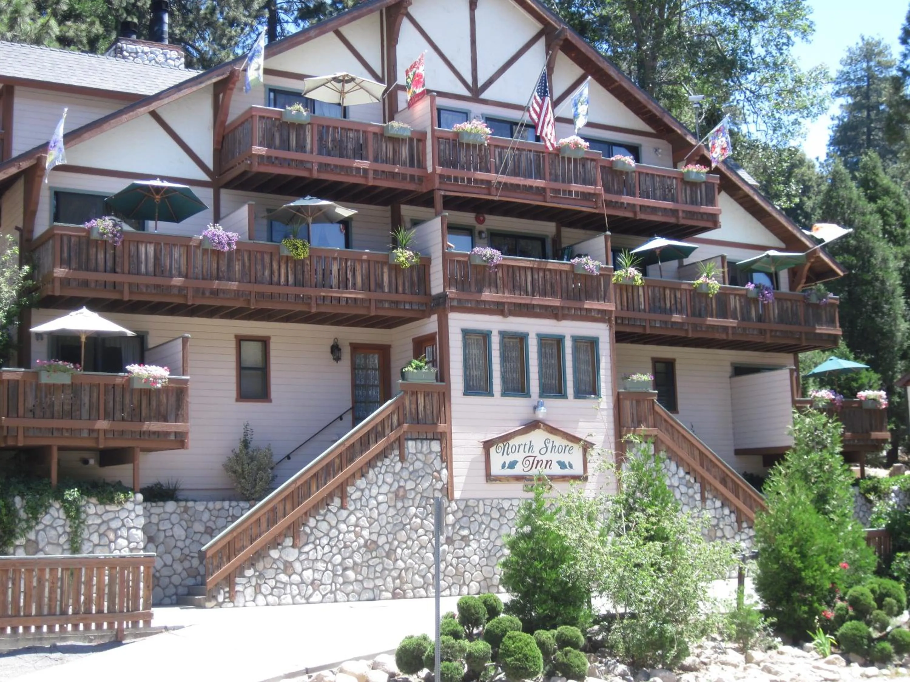 Day in The North Shore Inn