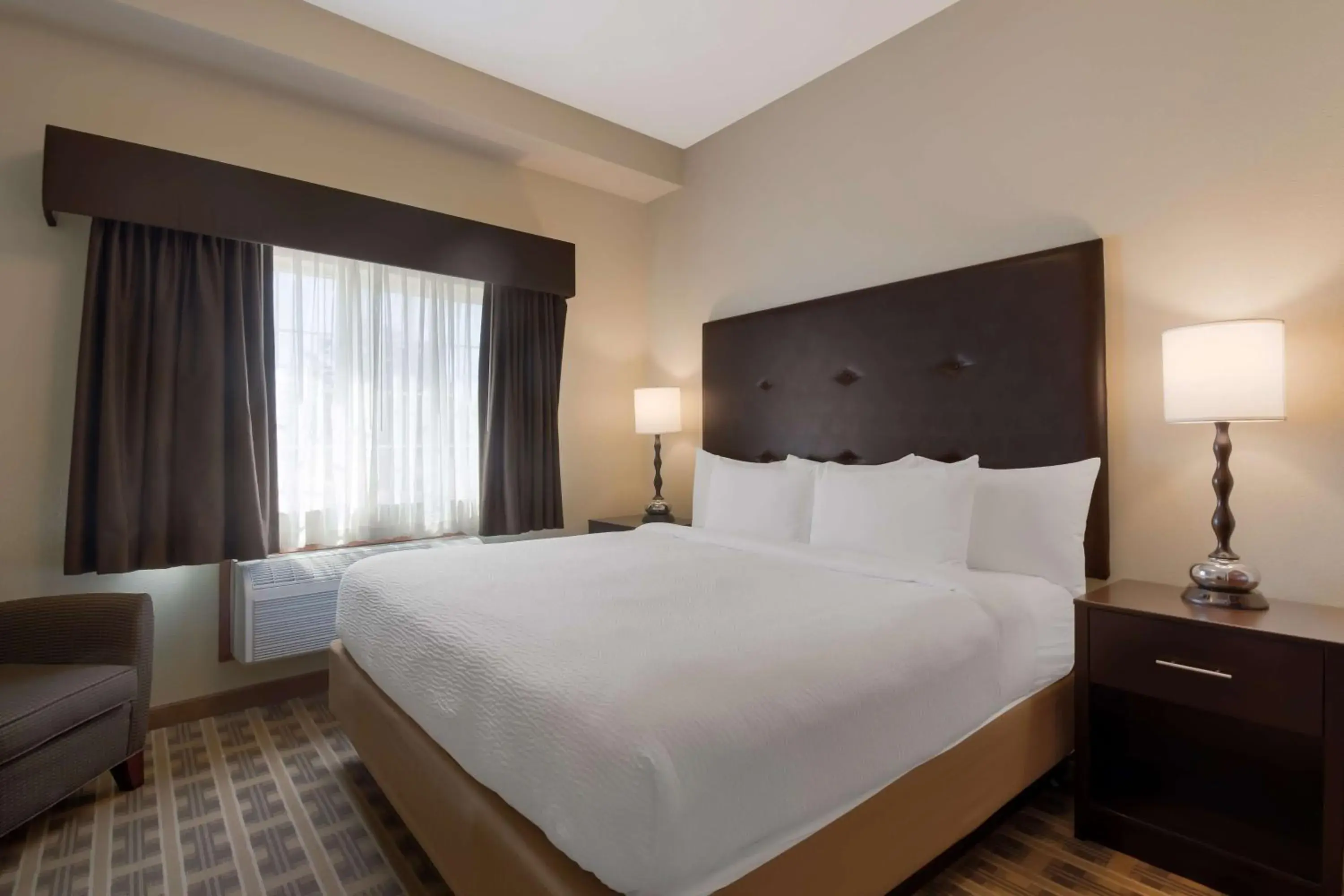 Bedroom, Bed in Best Western University Inn and Suites Bedroom, Bed in Best Western University Inn and Suites