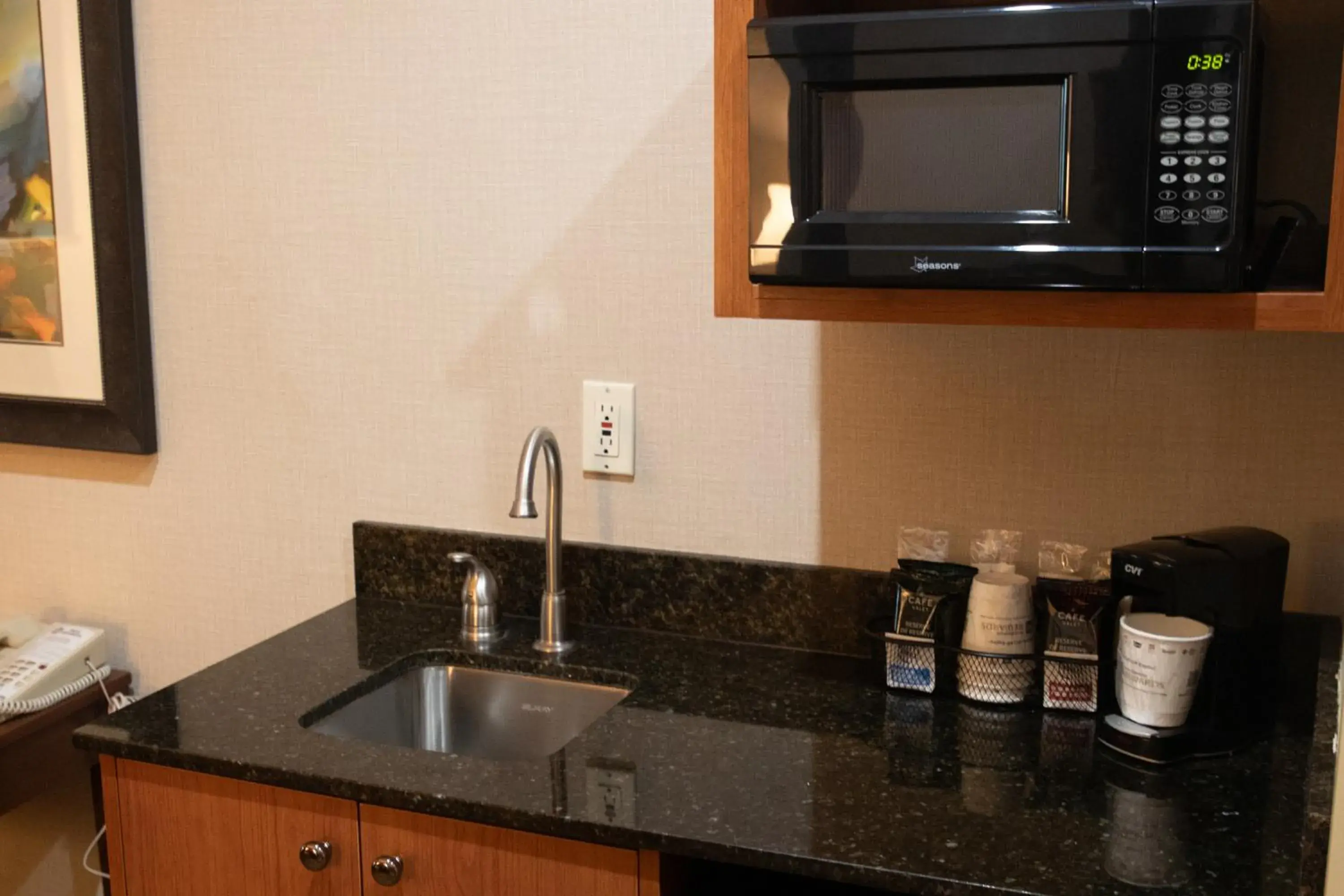 minibar in Best Western University Inn and Suites minibar in Best Western University Inn and Suites