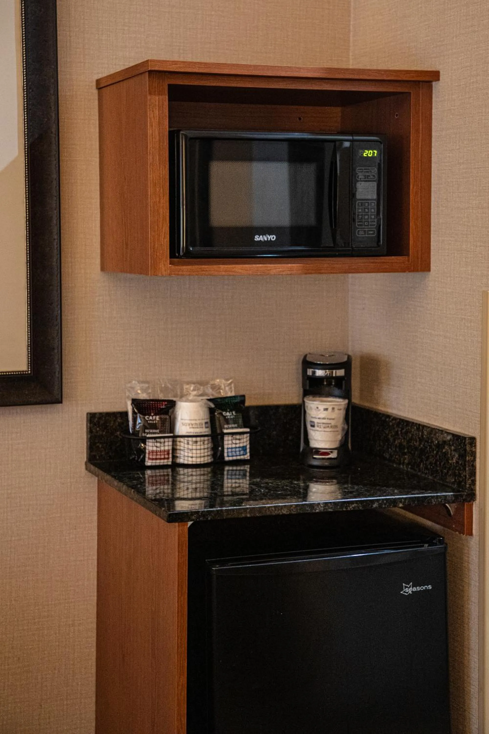 minibar in Best Western University Inn and Suites