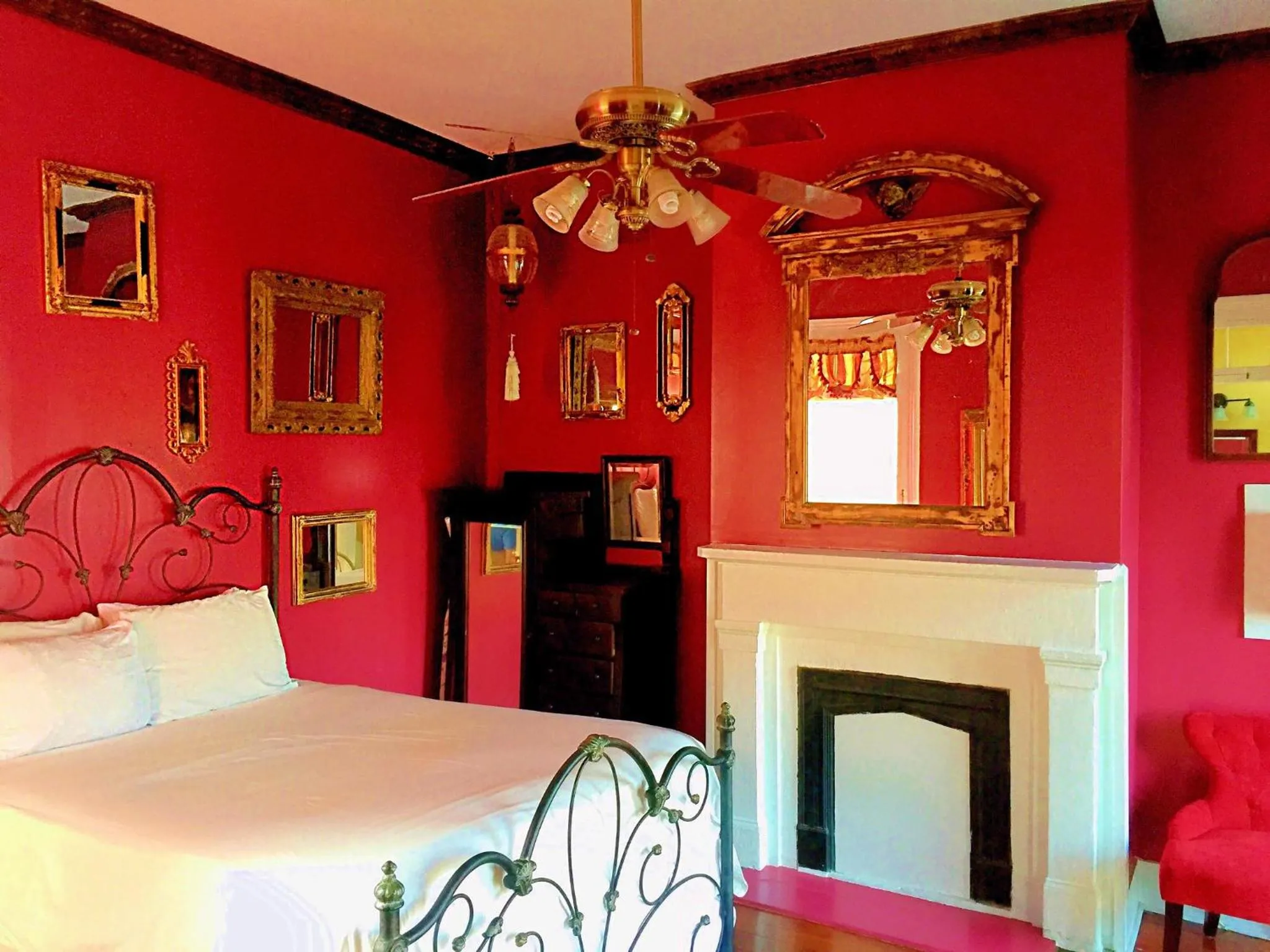 Bed in Creole Gardens Guesthouse and Inn