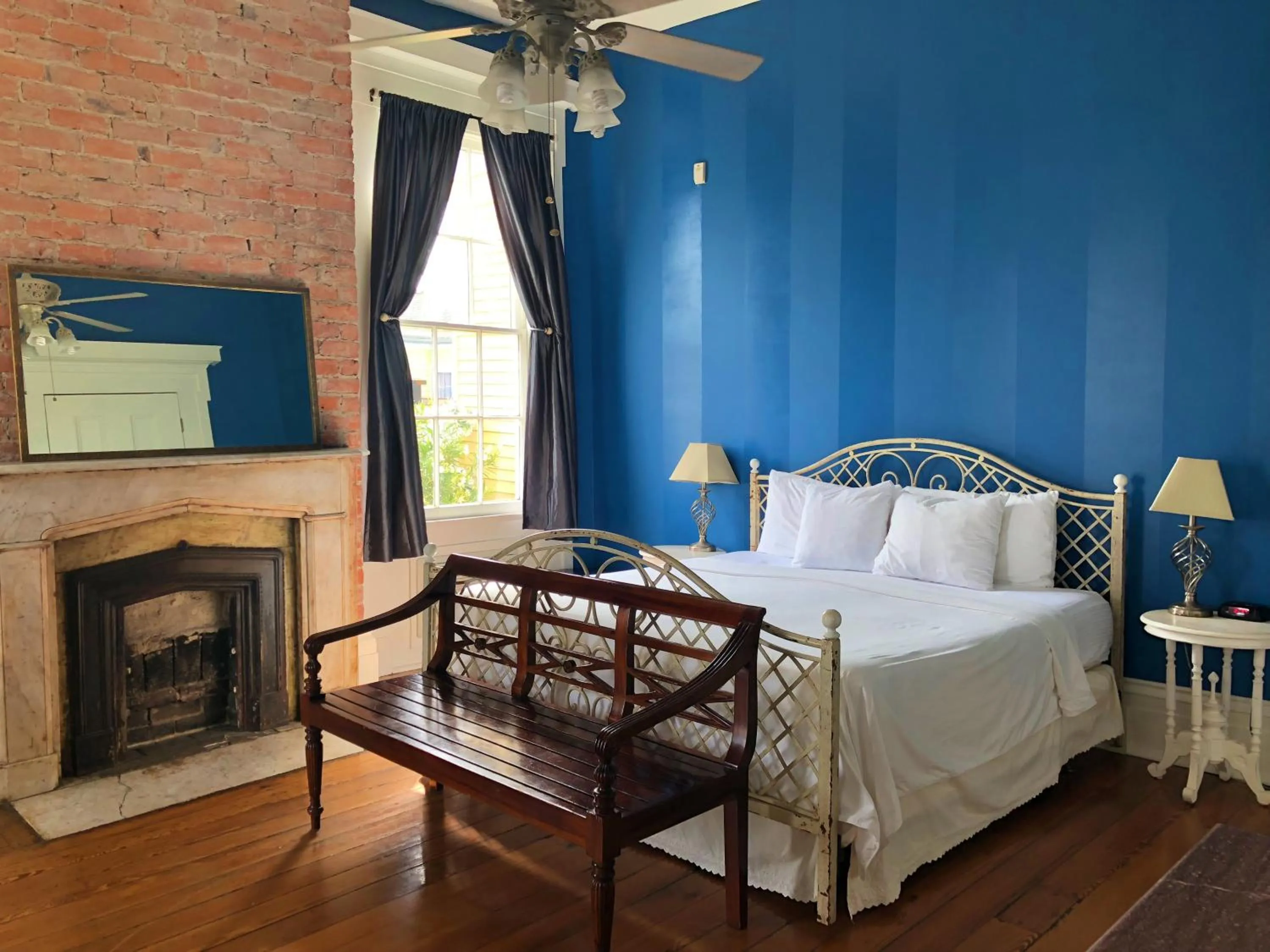 Bed in Creole Gardens Guesthouse and Inn