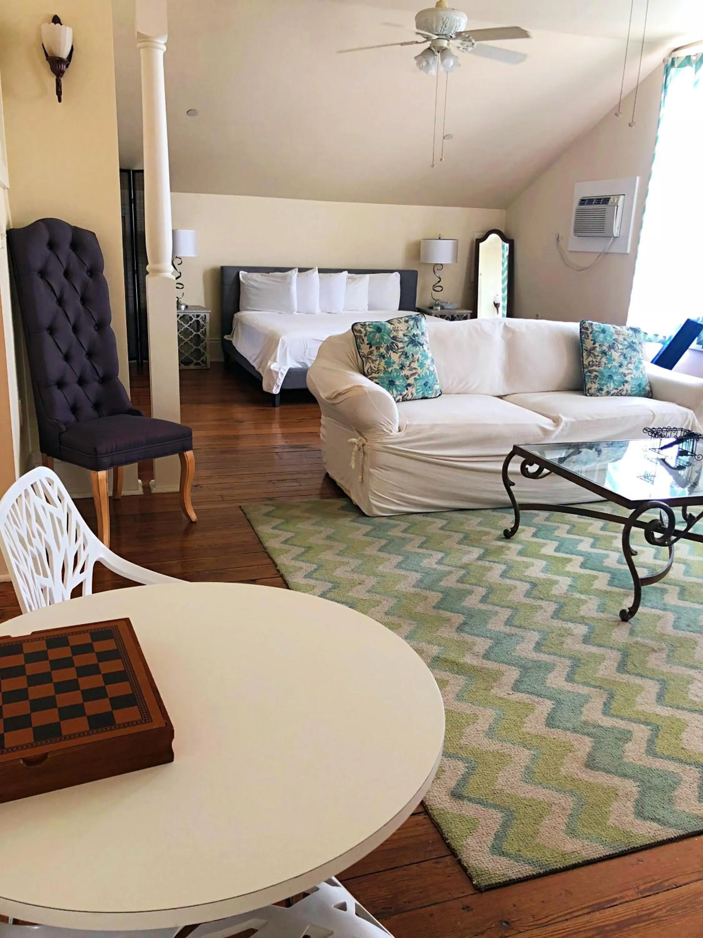 Bed in Creole Gardens Guesthouse and Inn