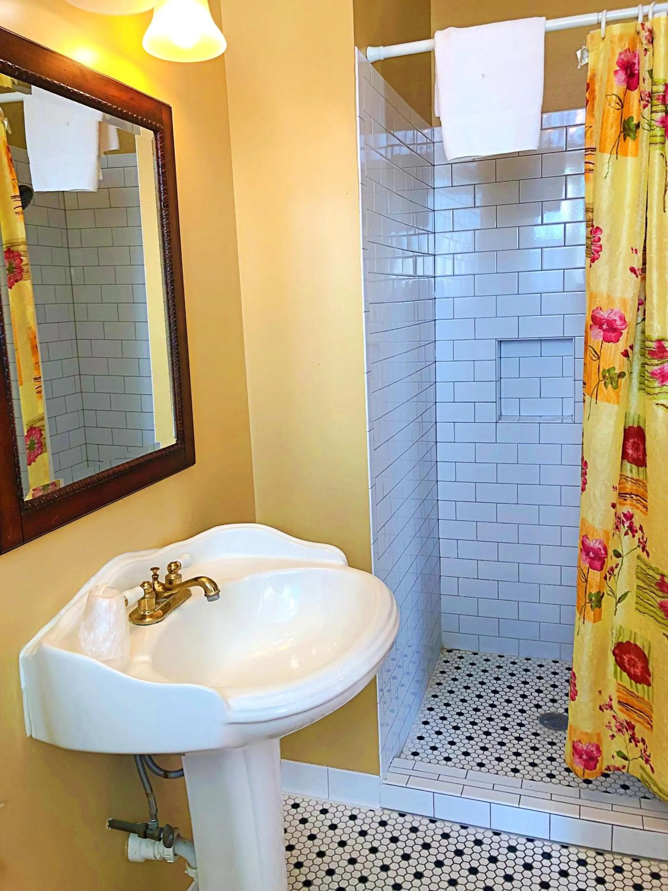 Creole Gardens Guesthouse and Inn