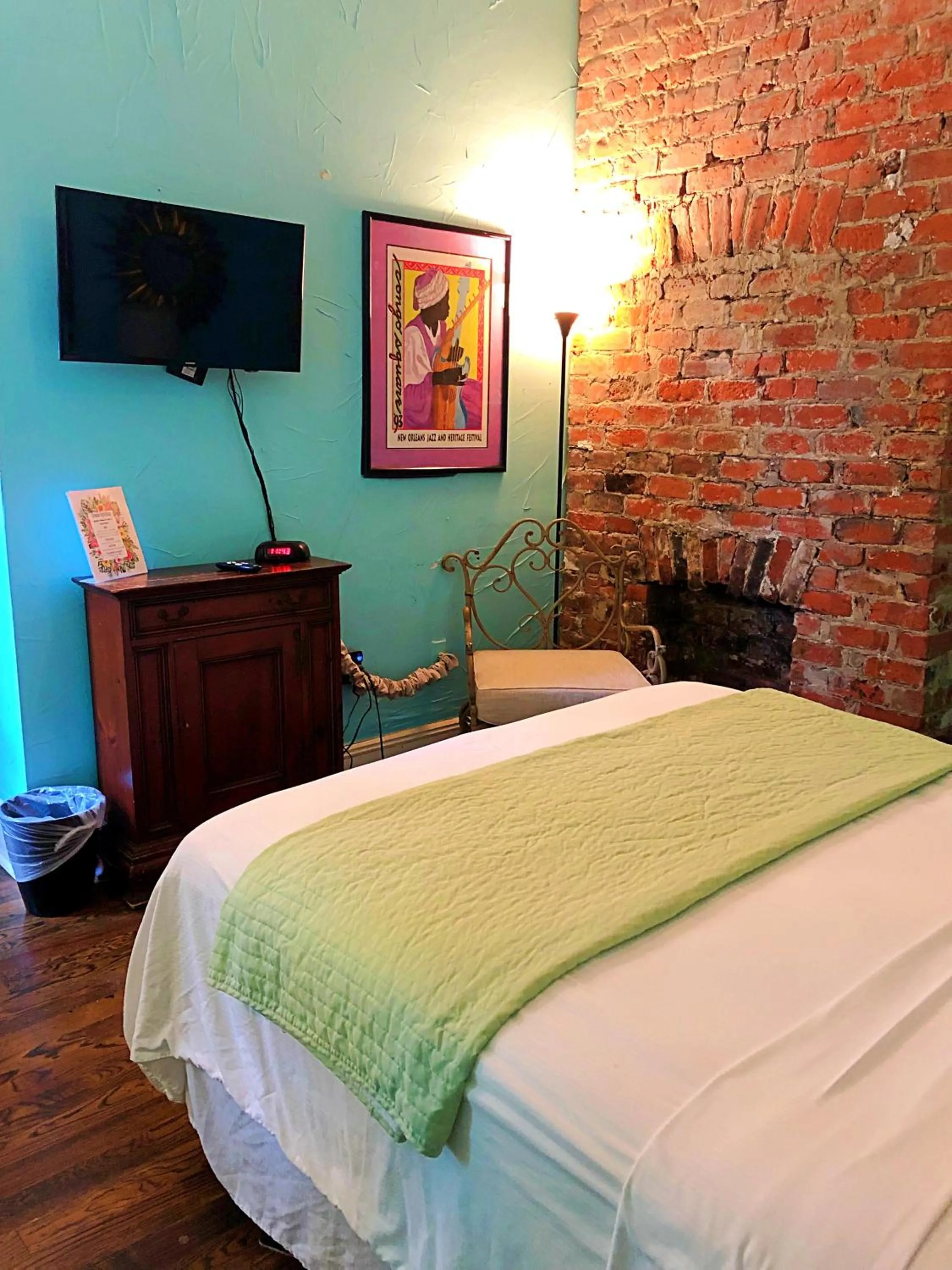 Bed in Creole Gardens Guesthouse and Inn