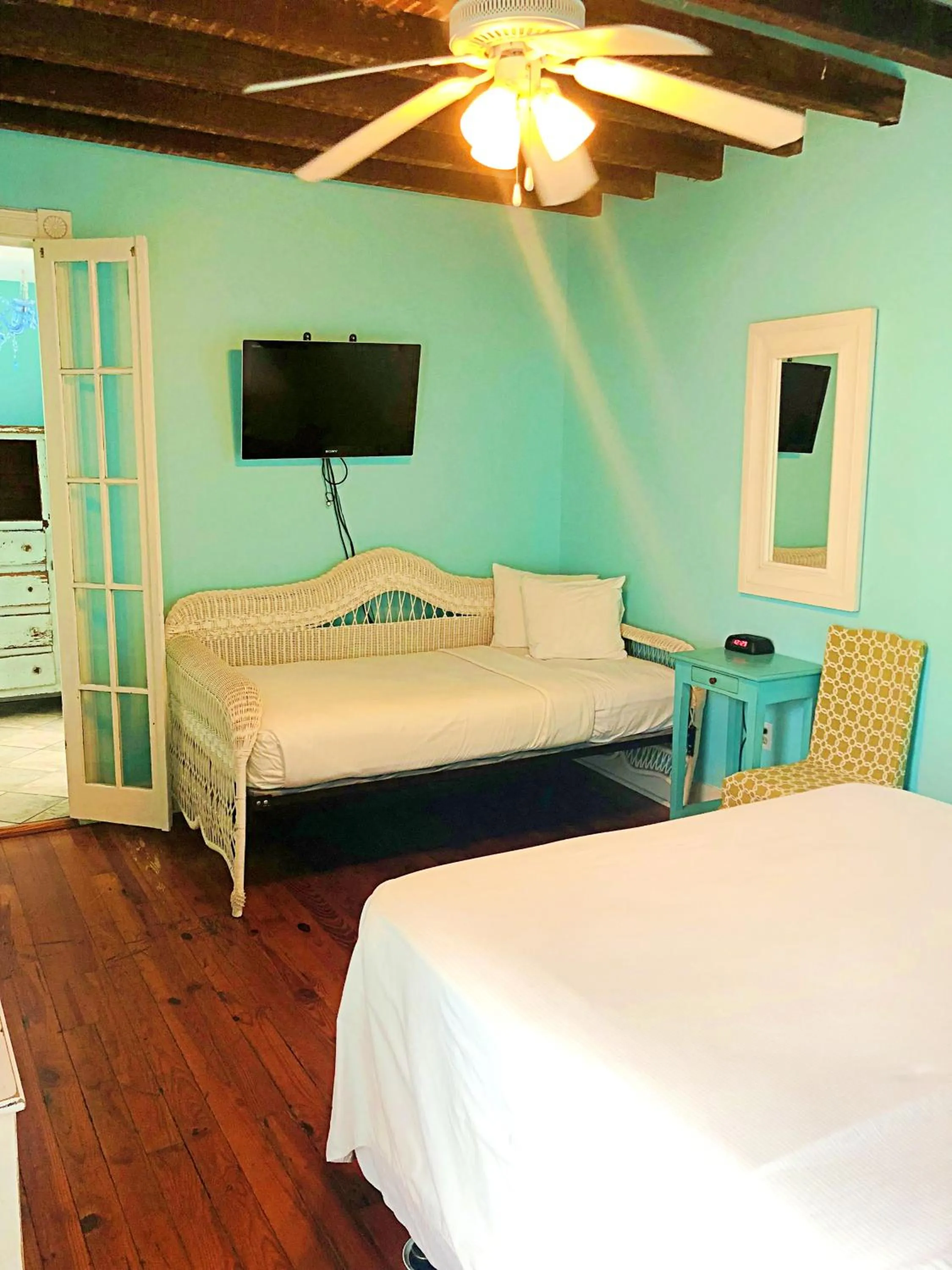 Bed in Creole Gardens Guesthouse and Inn