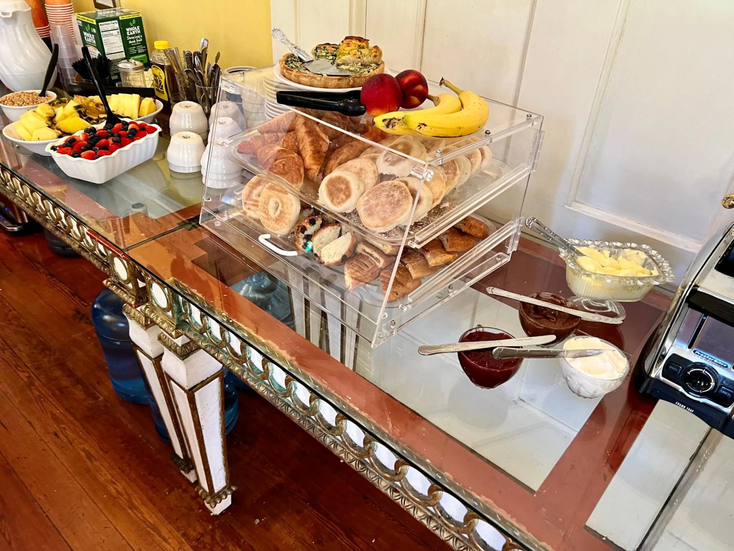 Breakfast in Creole Gardens Guesthouse and Inn