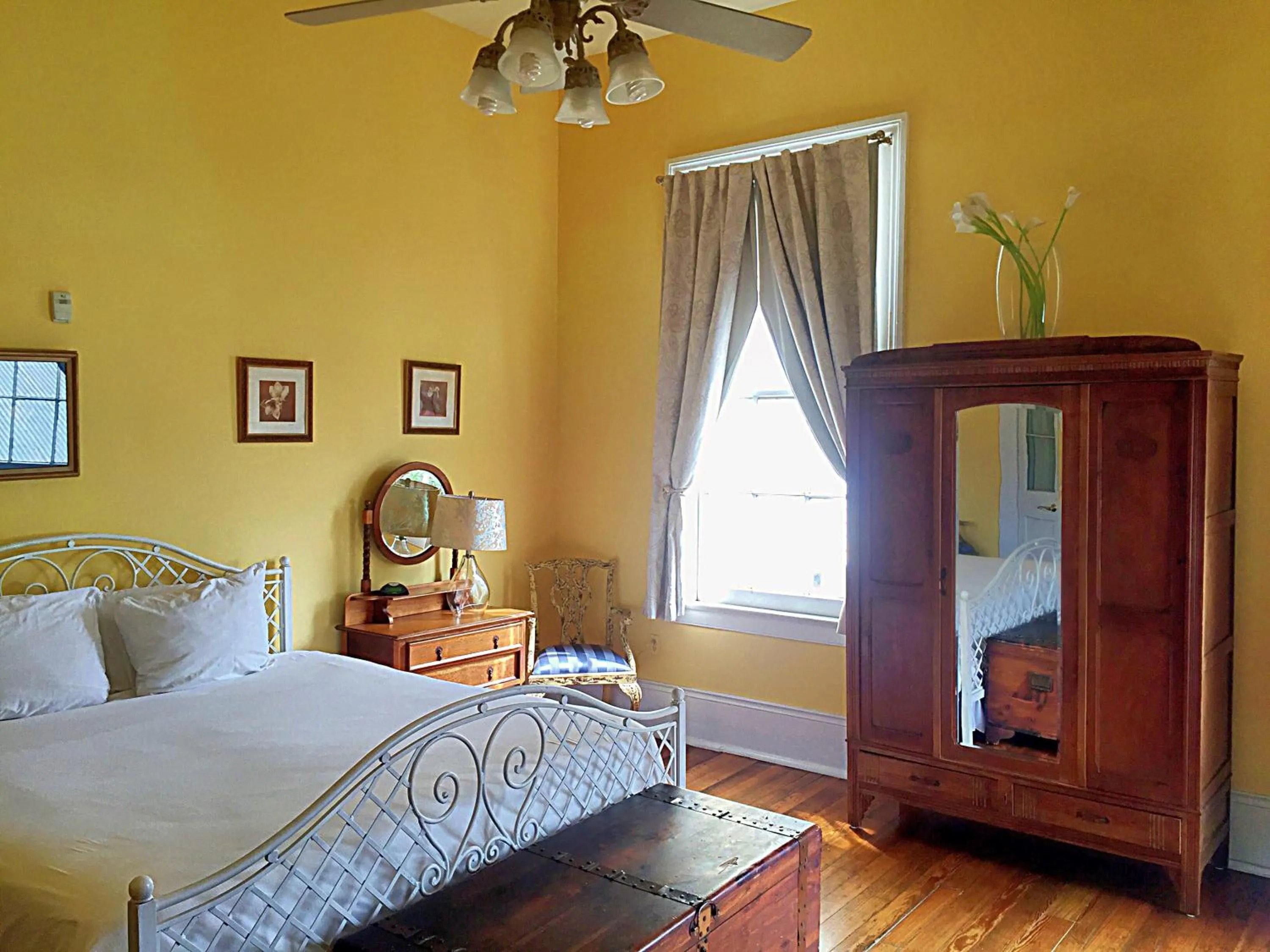 Bed in Creole Gardens Guesthouse and Inn