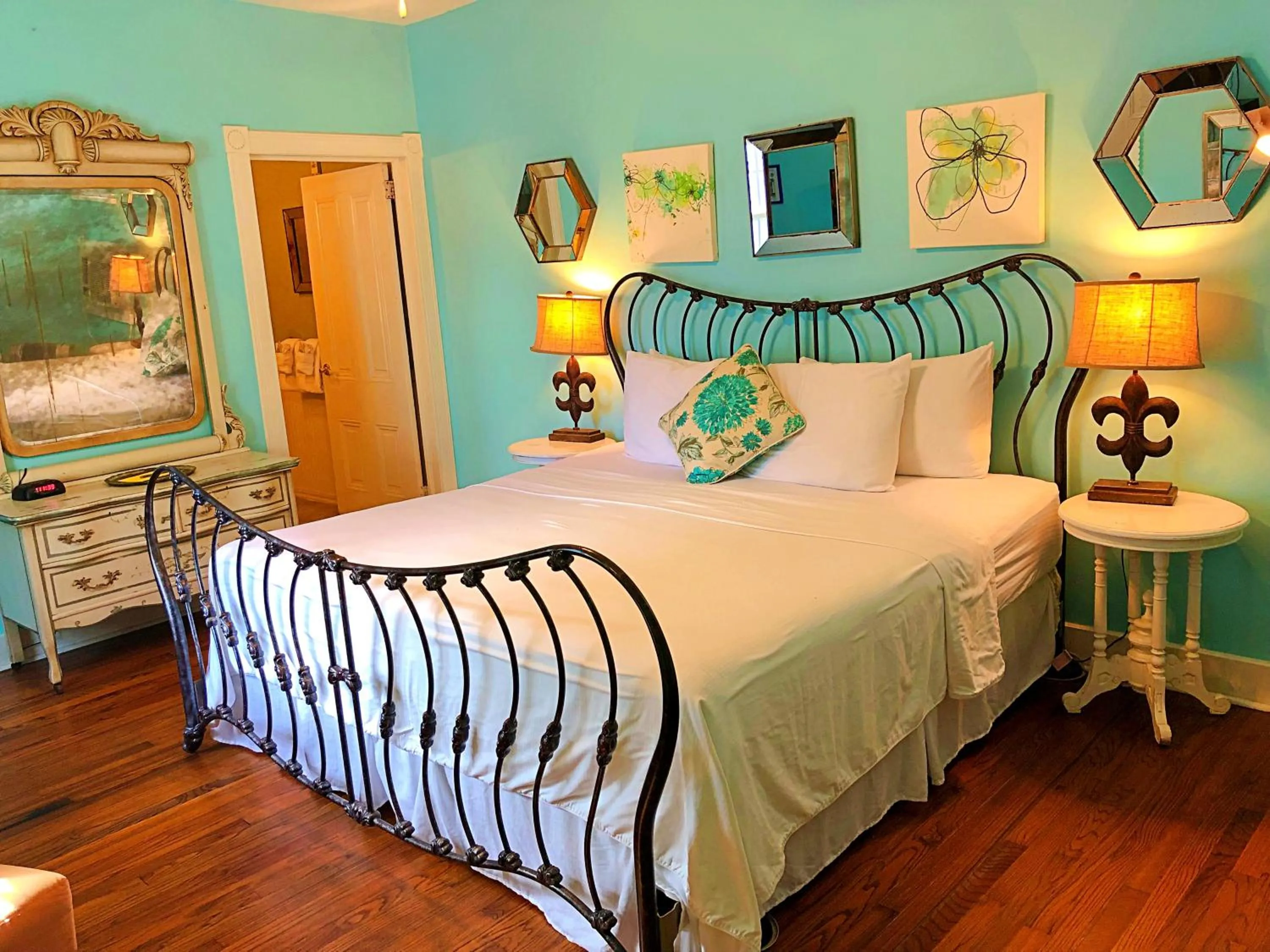 Bed in Creole Gardens Guesthouse and Inn