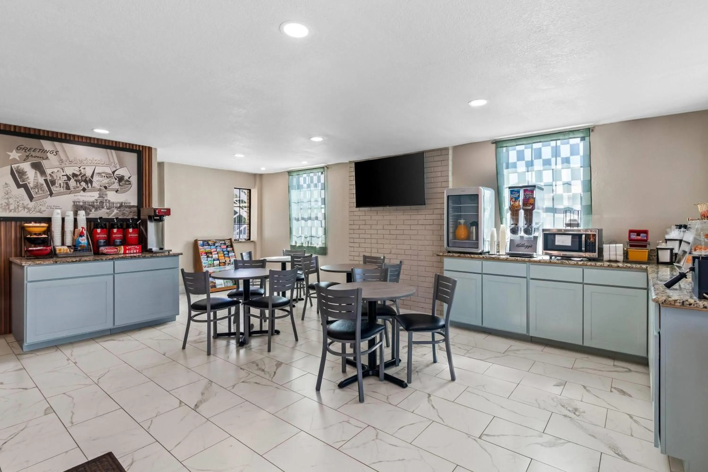 Coffee/tea facilities in Super 8 by Wyndham Fredericksburg