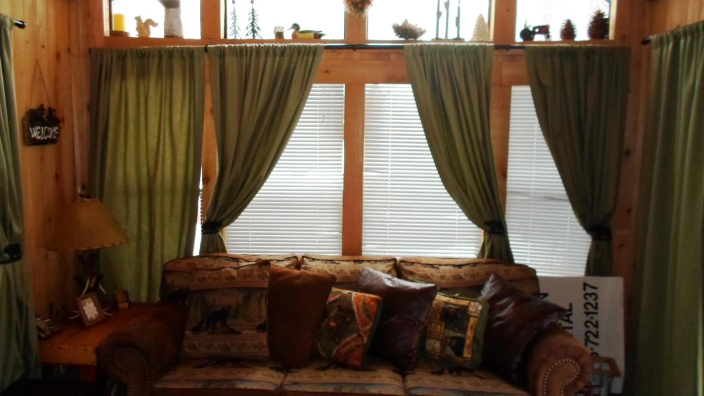 Living room in Cedar Pines Resort