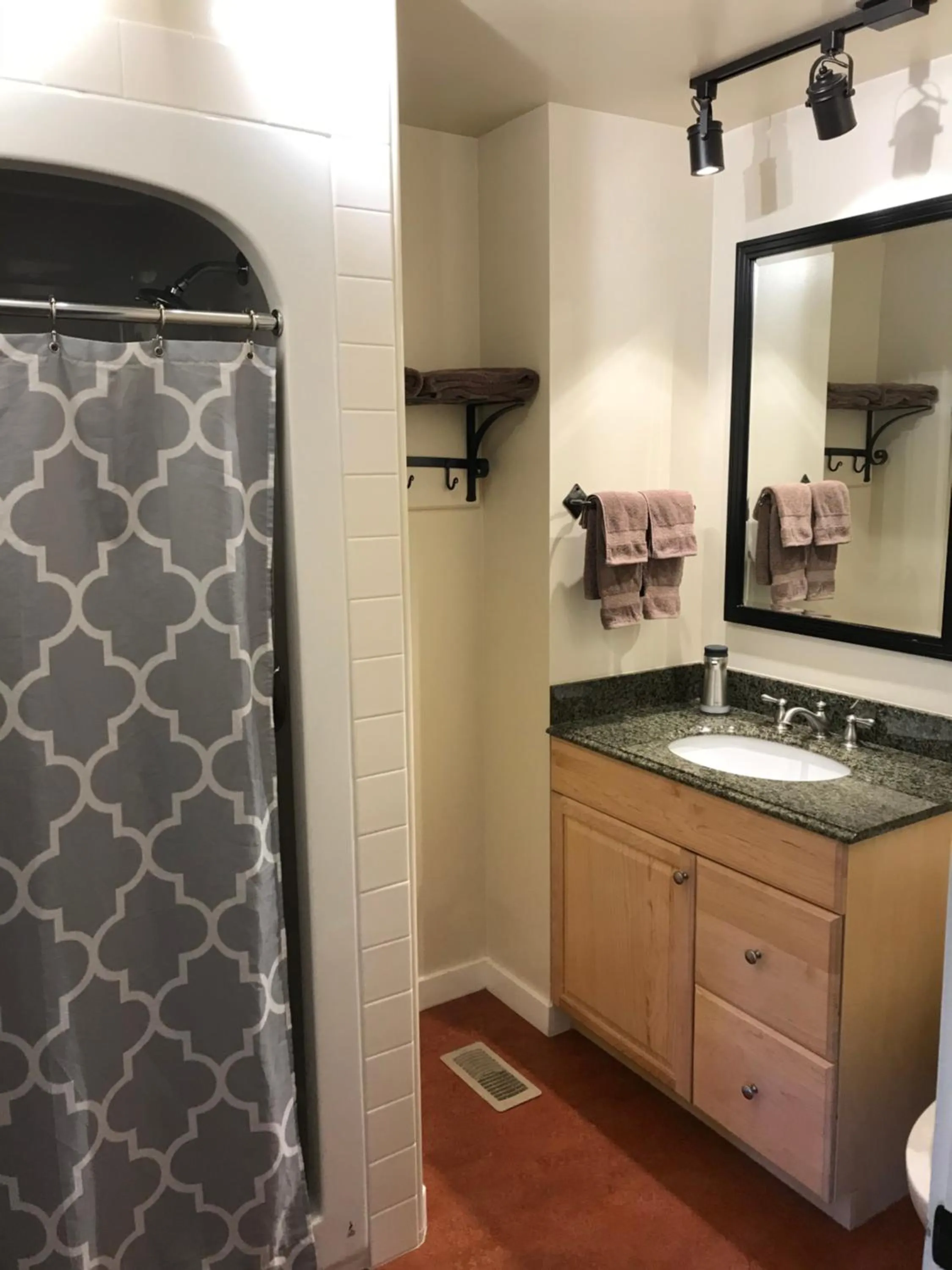 Canadian Rockies Inn - Adults only