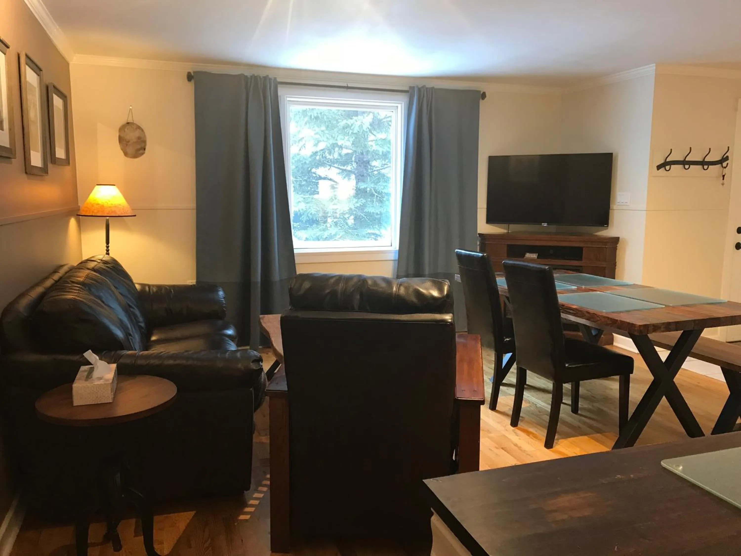 Canadian Rockies Inn - Adults only