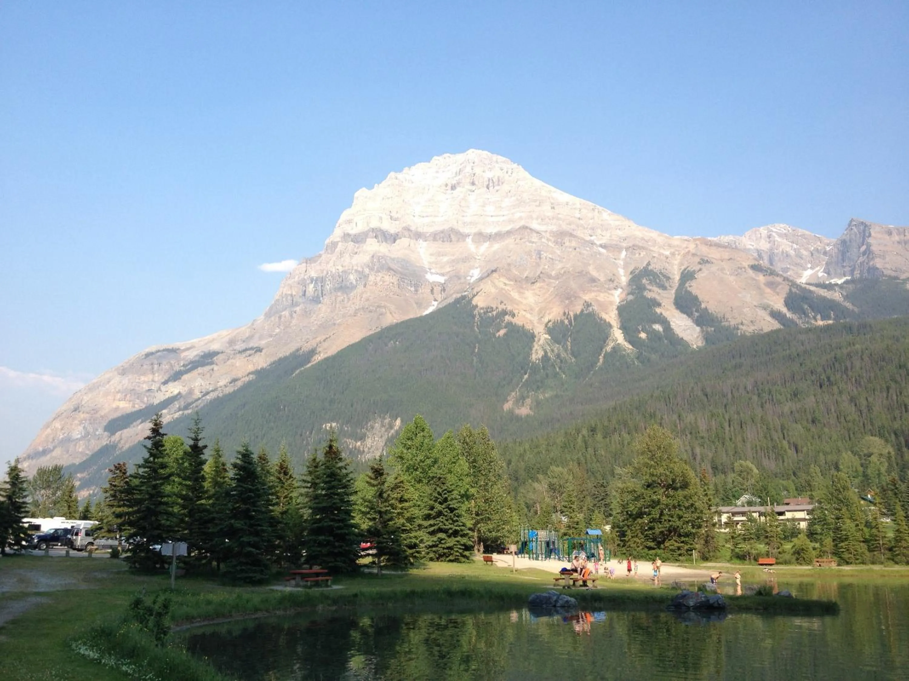 Area and facilities in Canadian Rockies Inn - Adults only