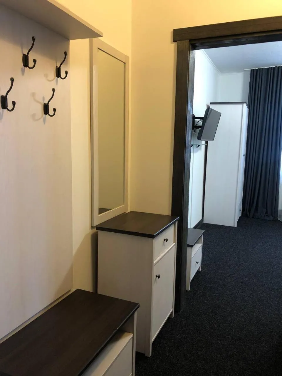 wardrobe in Knyazhyi Dvir