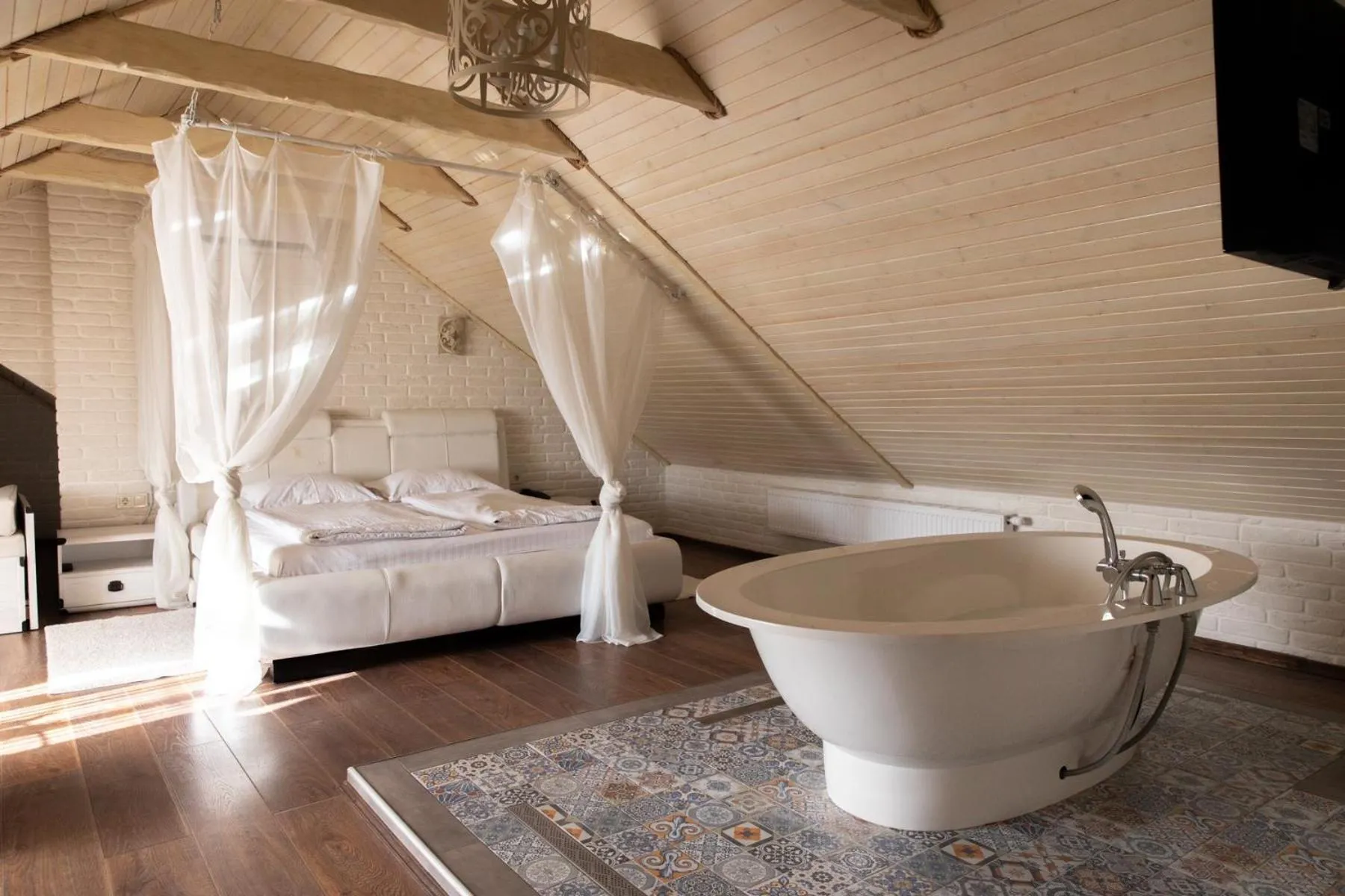 Restaurant/places to eat, Bed in Knyazhyi Dvir