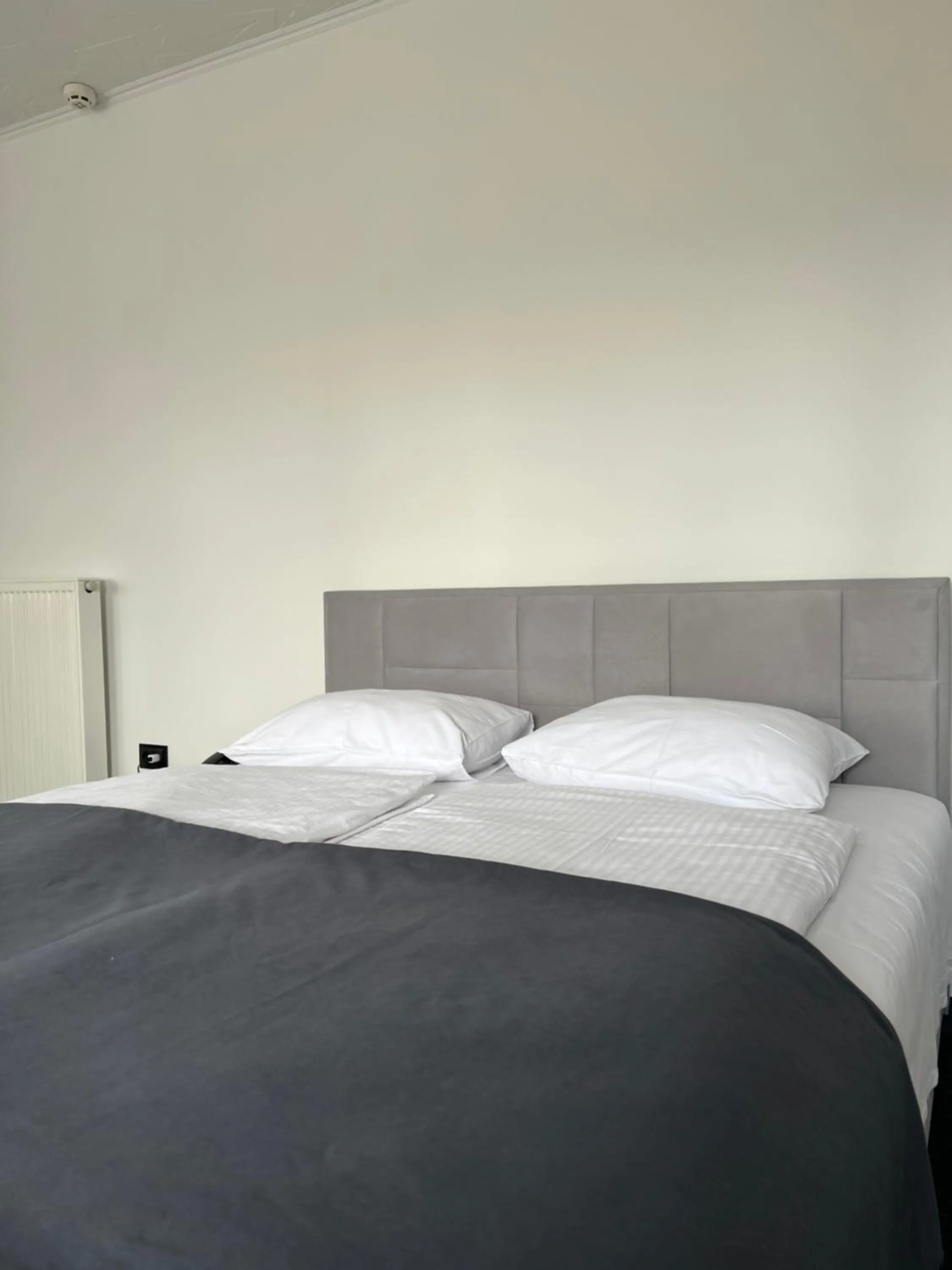 Bedroom, Bed in Knyazhyi Dvir